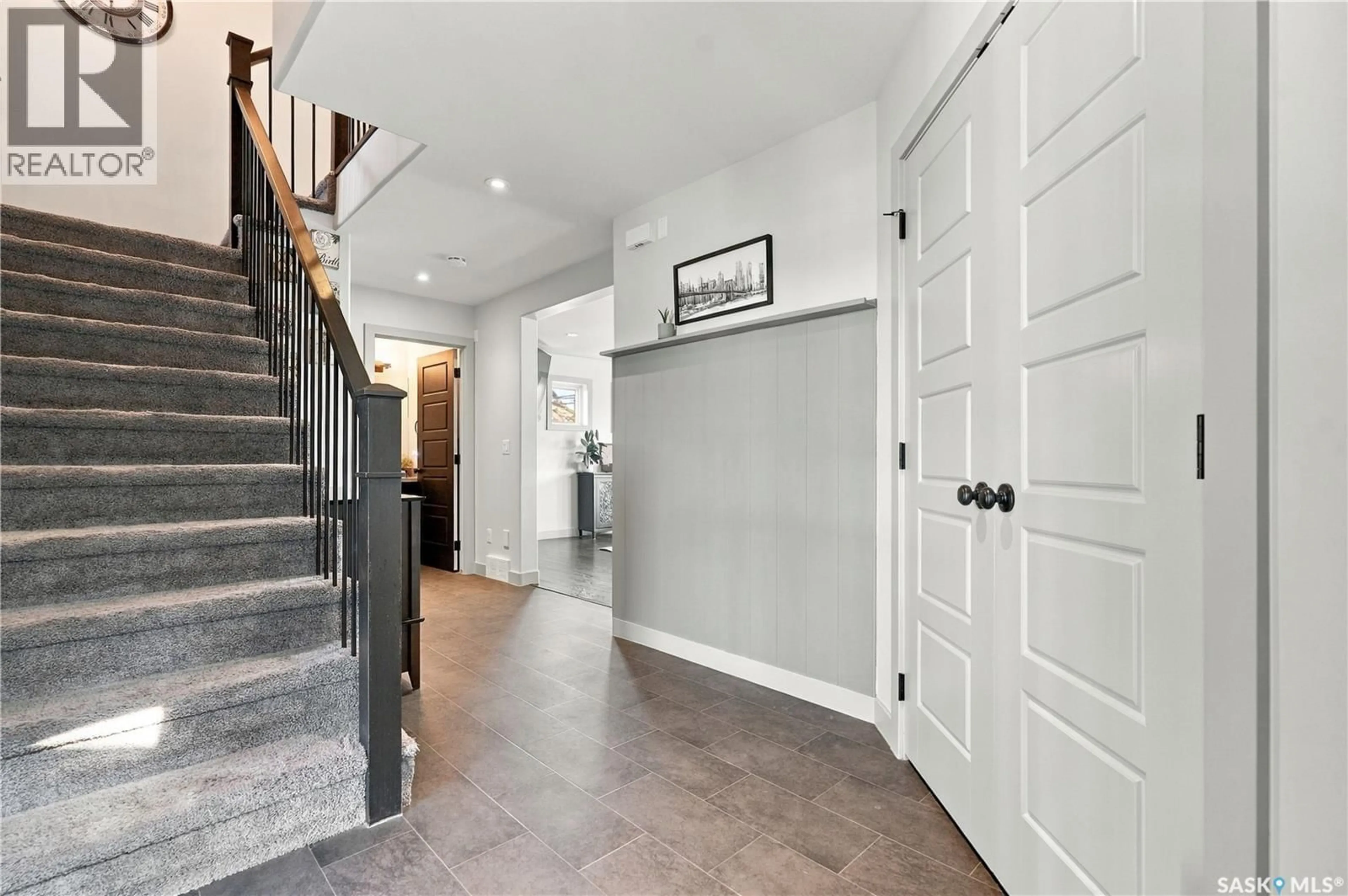 Indoor entryway for 206 PARKVIEW COVE, Osler Saskatchewan S0K3A0