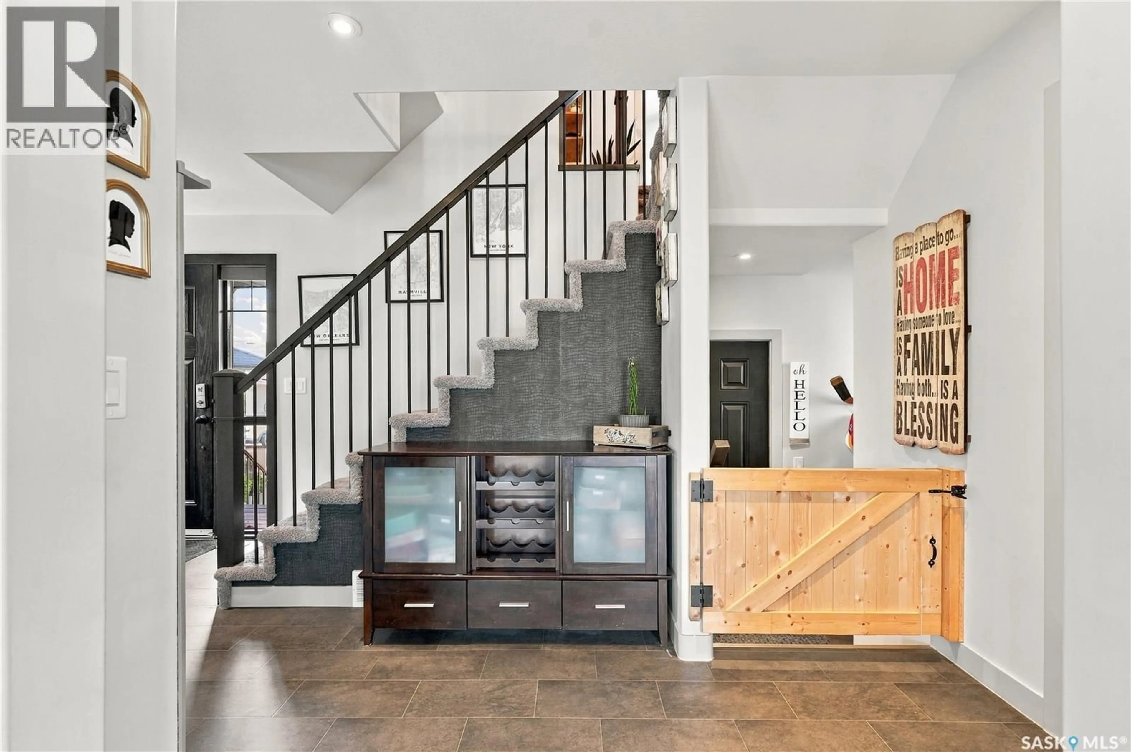 Indoor entryway for 206 PARKVIEW COVE, Osler Saskatchewan S0K3A0