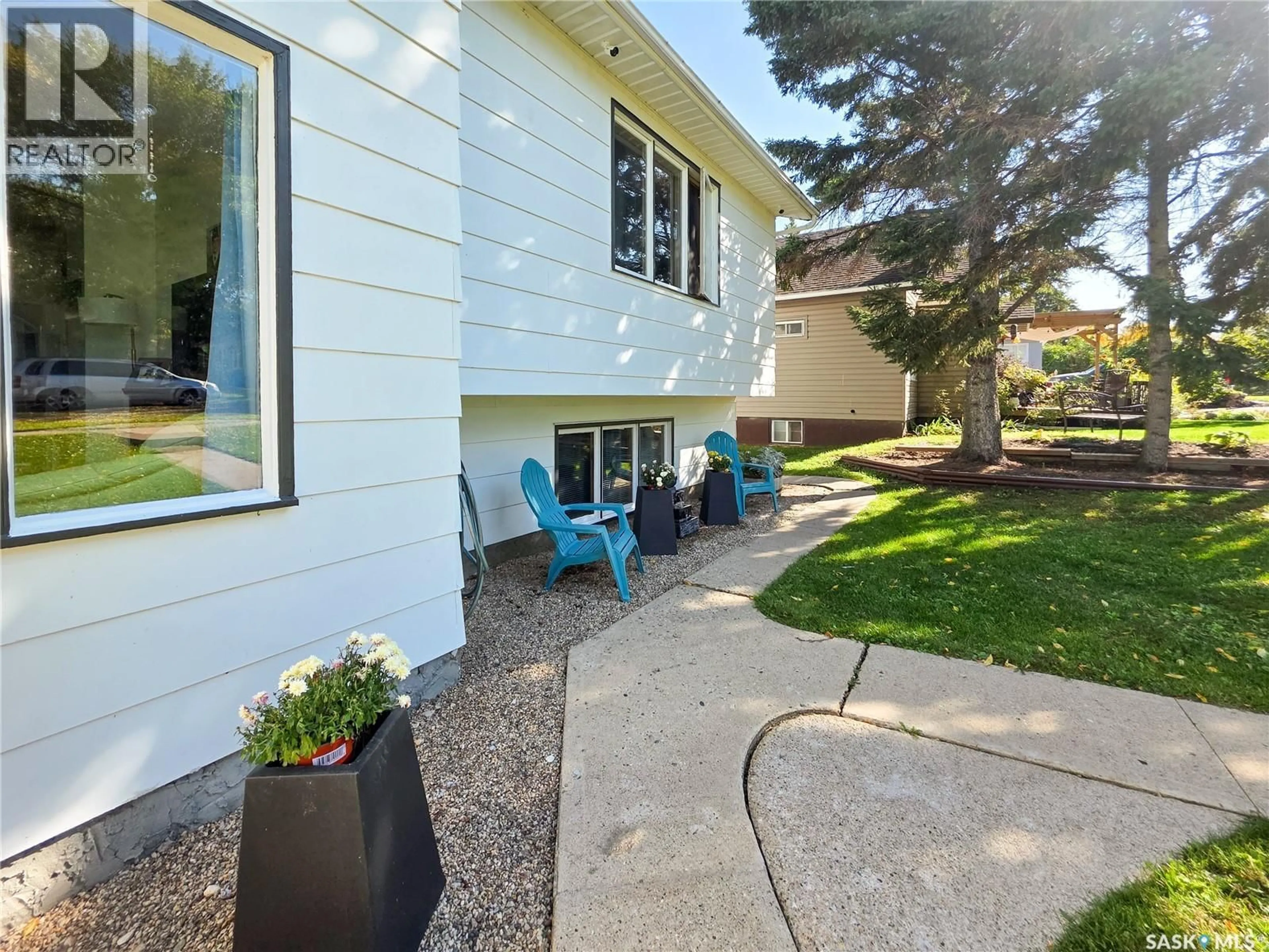 Patio, street for 242 6TH AVENUE, Melville Saskatchewan S0A2P0