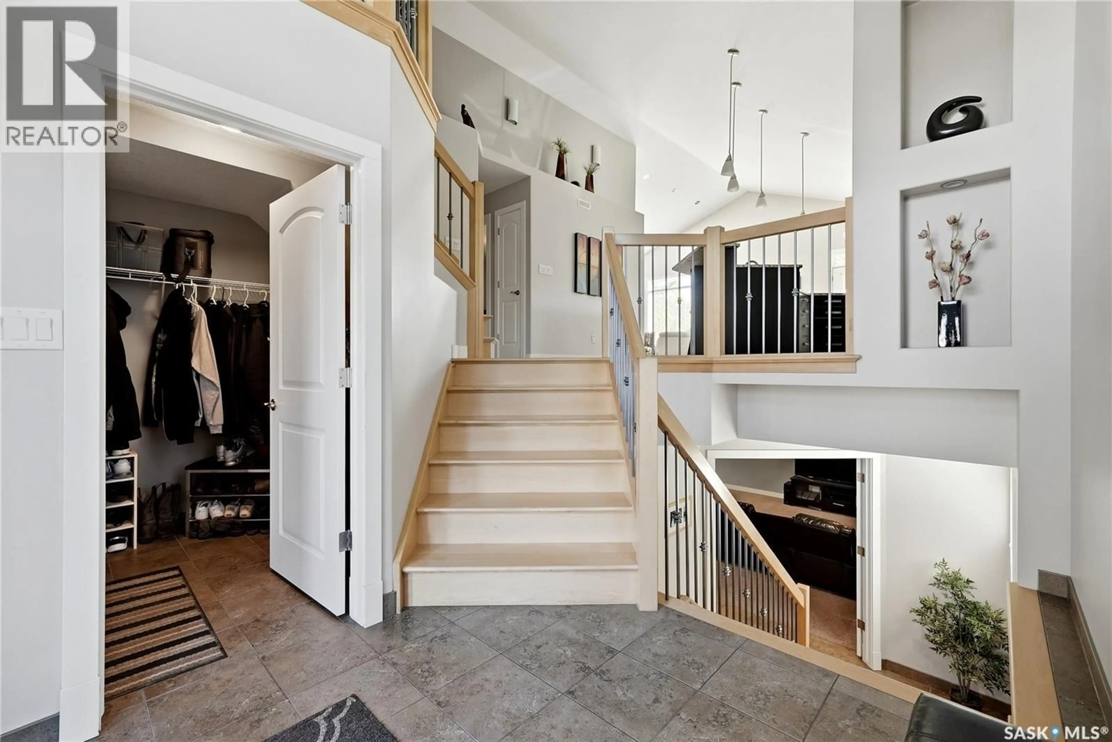 Indoor entryway for 4635 SHUMIATCHER CRESCENT, Regina Saskatchewan S4X0B7