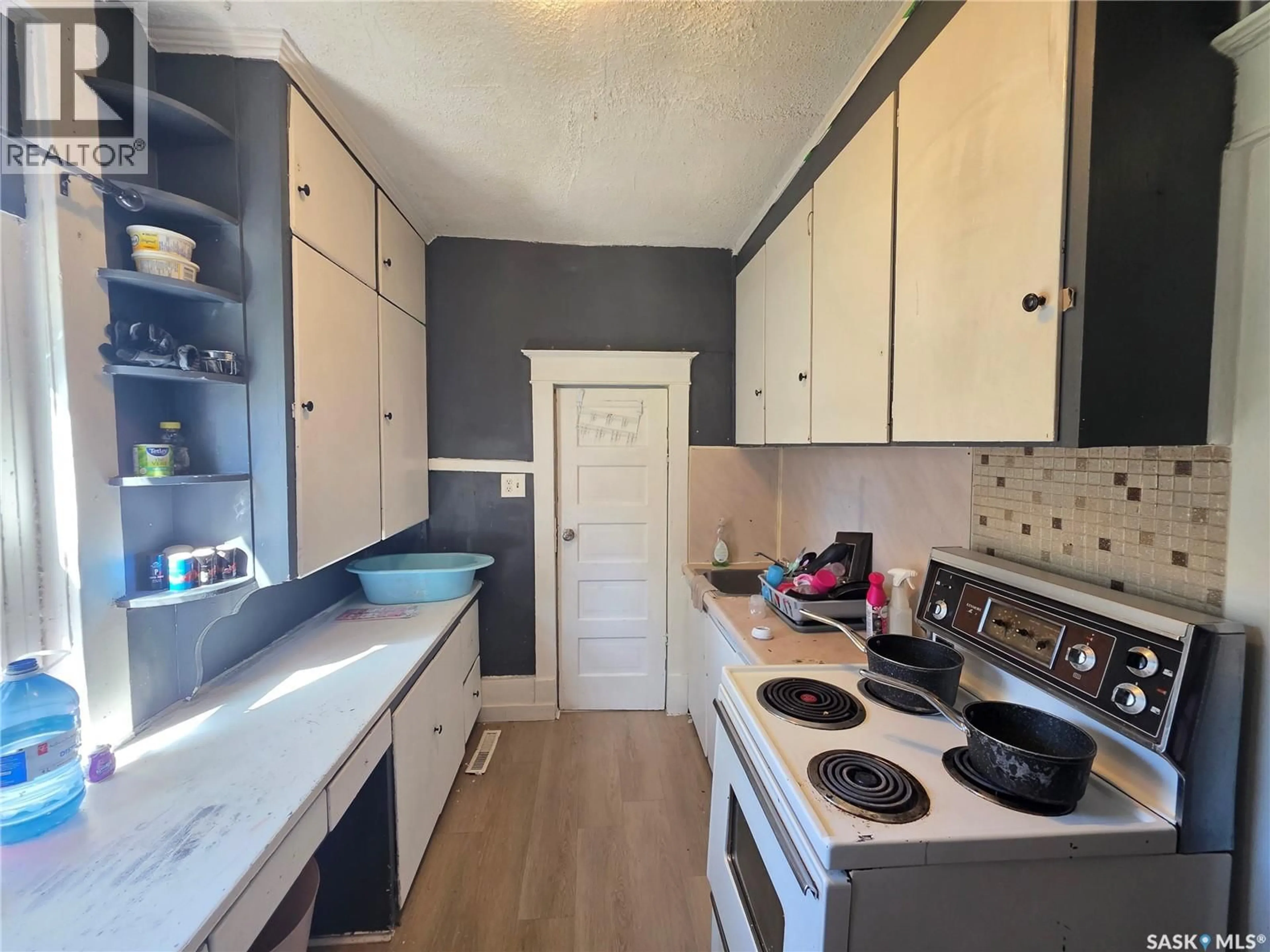 Standard kitchen, unknown for 1126 ROBINSON STREET, Regina Saskatchewan S4T2M9
