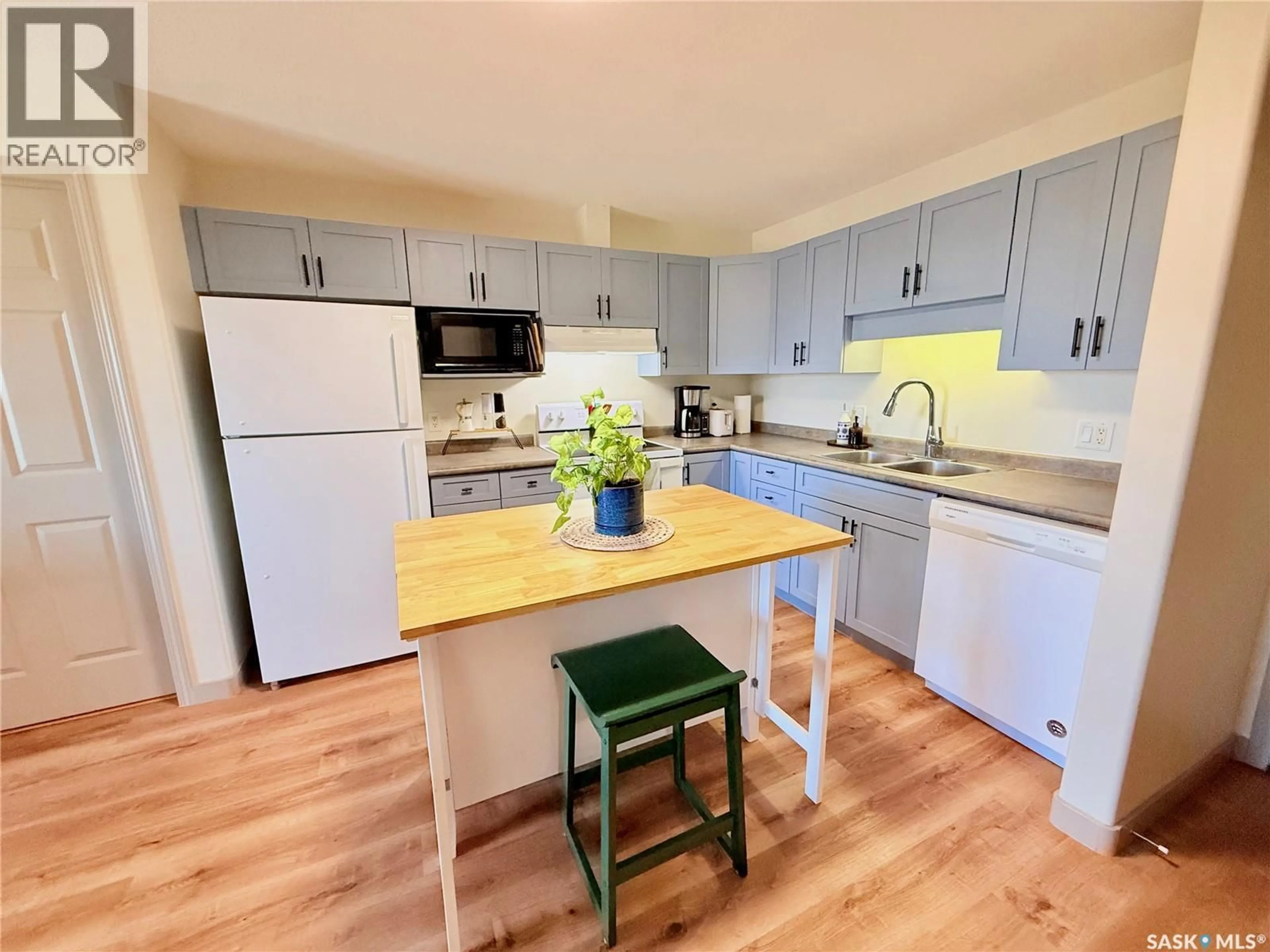 Open concept kitchen, wood/laminate floor for 311 215 LOWE ROAD, Saskatoon Saskatchewan S7S1N1