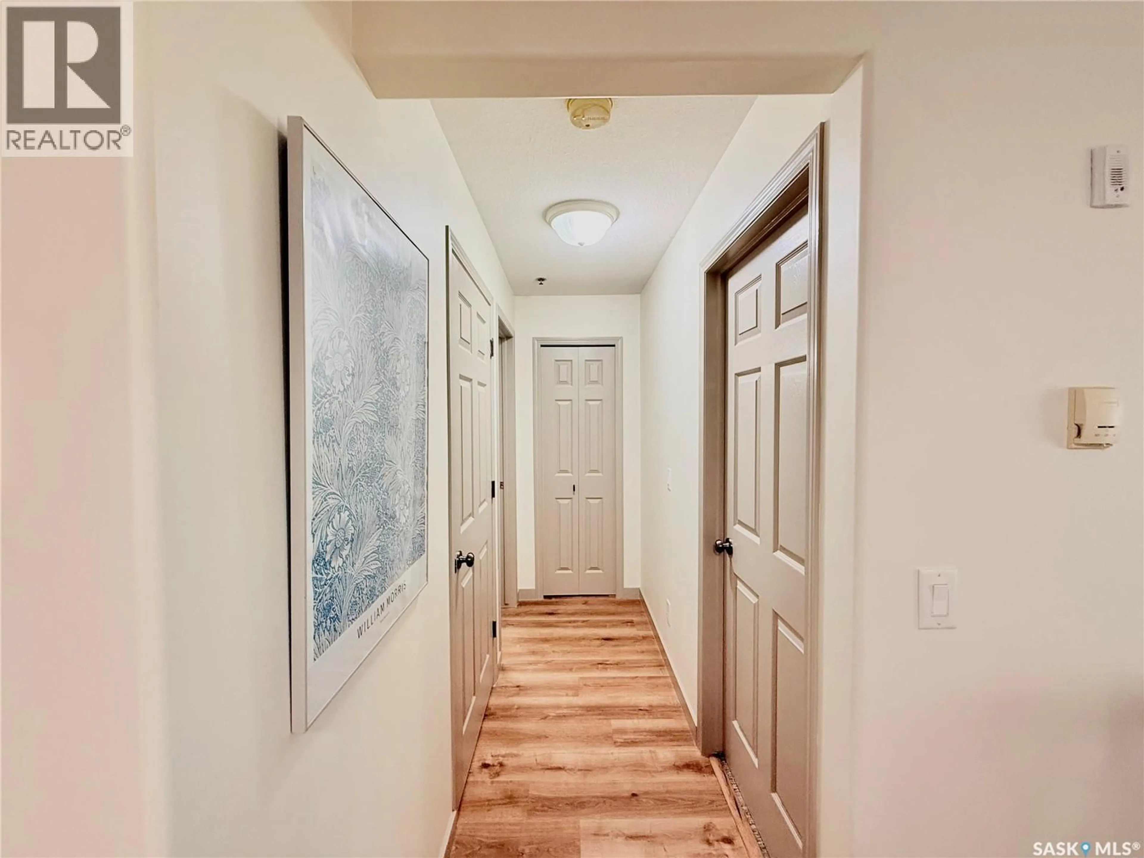 Indoor entryway for 311 215 LOWE ROAD, Saskatoon Saskatchewan S7S1N1