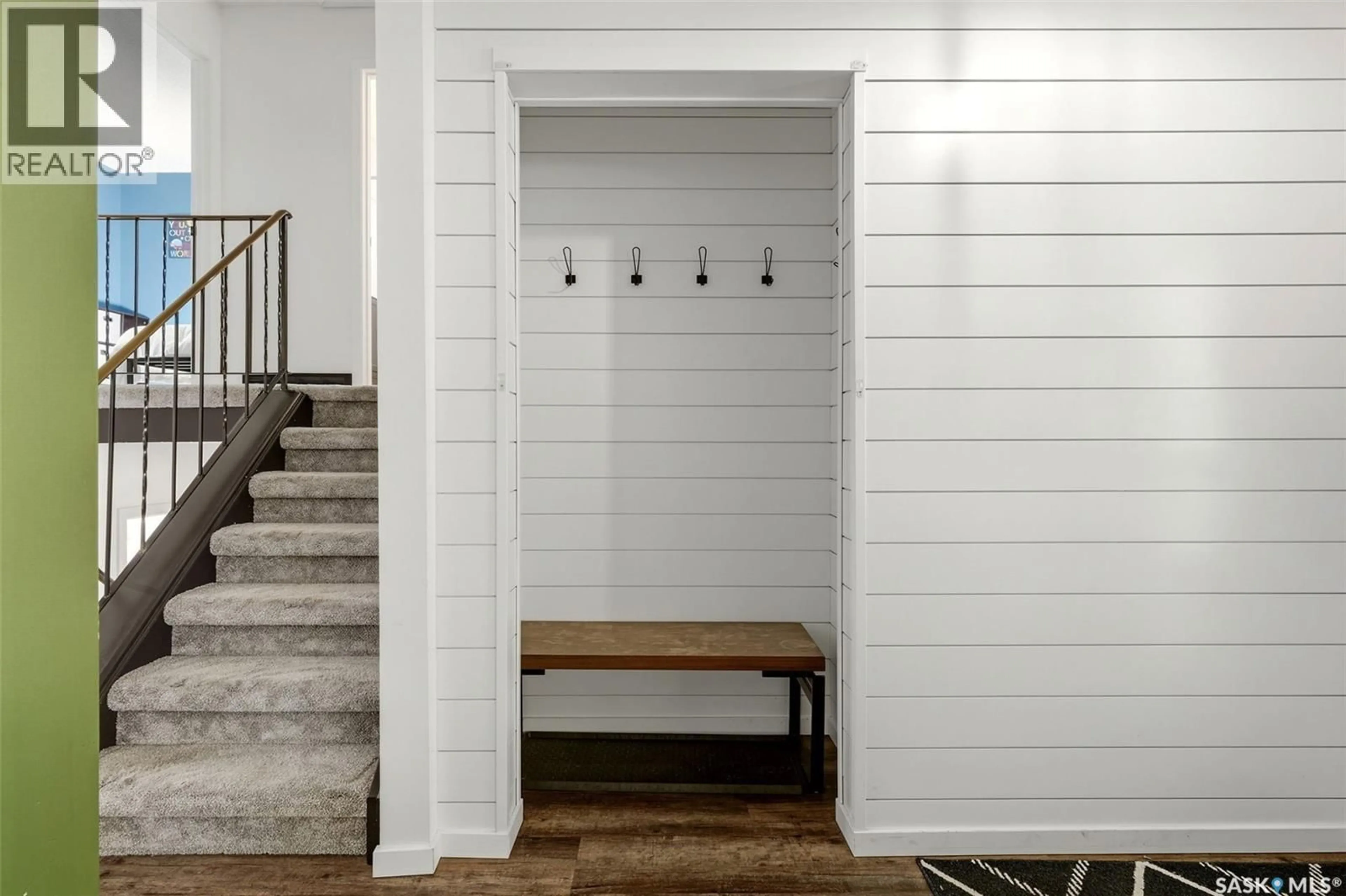 Indoor entryway for 147 RINK AVENUE, Regina Saskatchewan S4R5W2