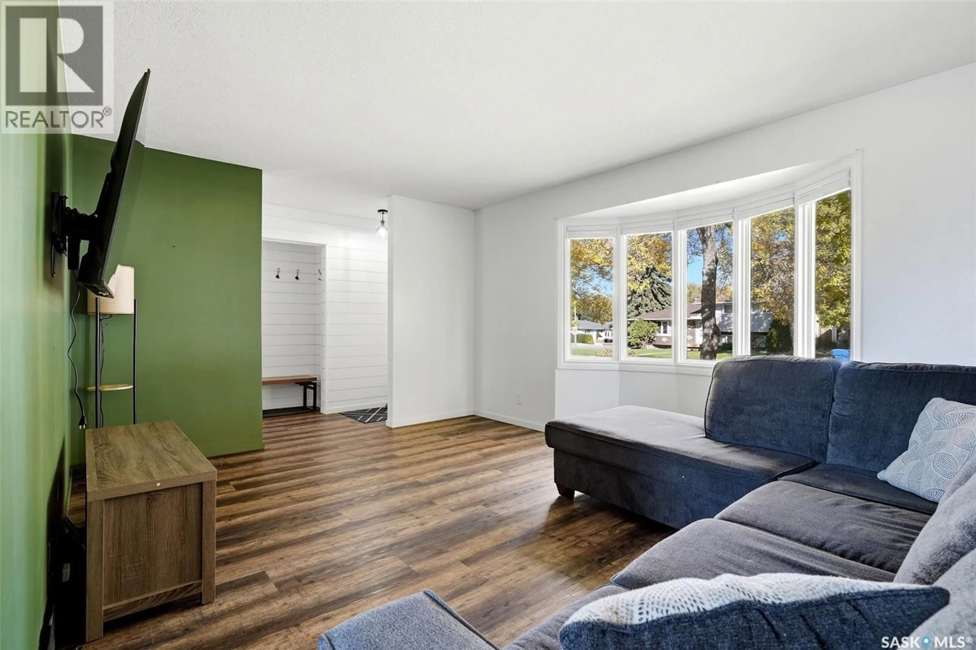 Living room with furniture, wood/laminate floor for 147 RINK AVENUE, Regina Saskatchewan S4R5W2