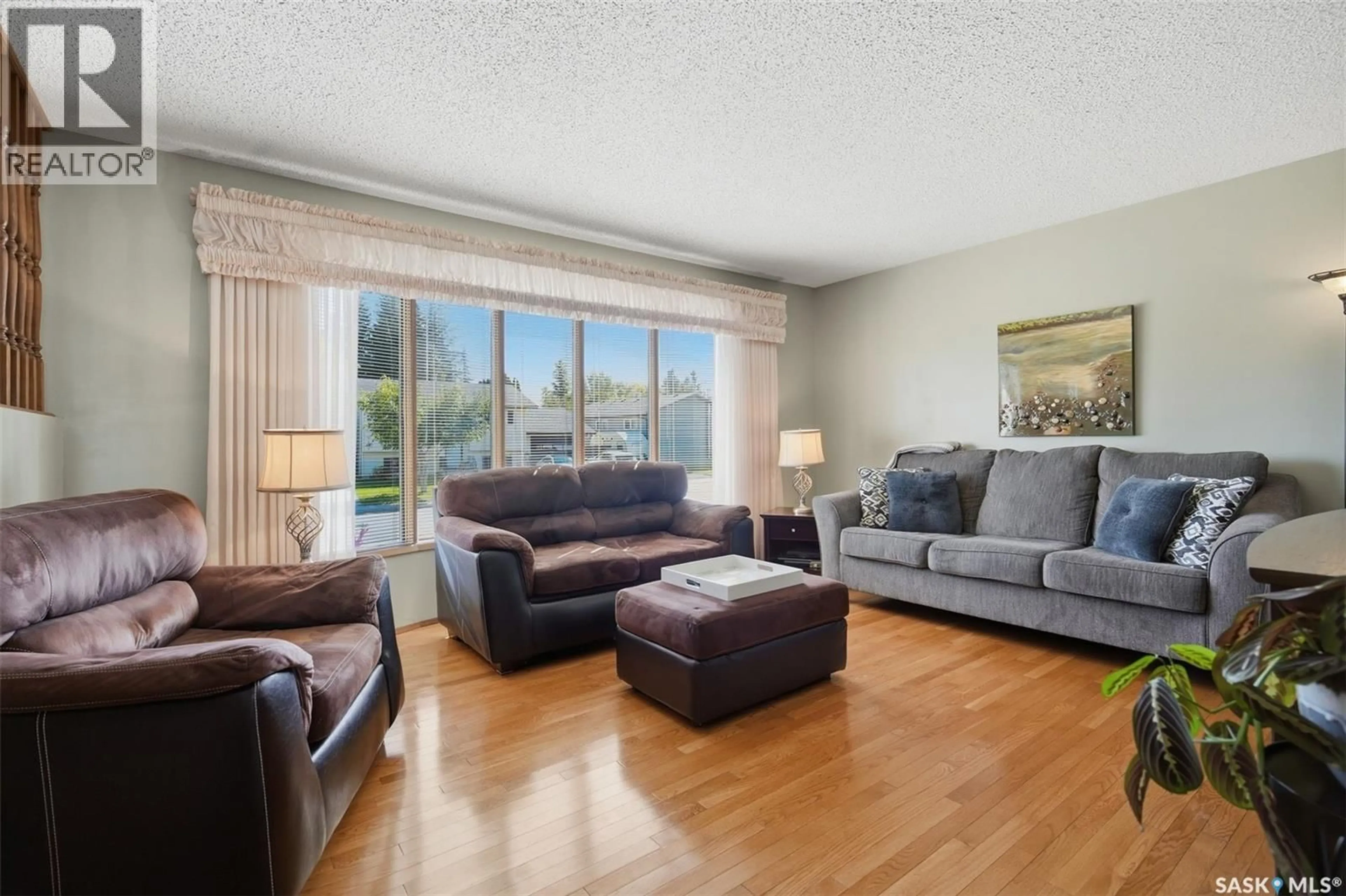 Living room with furniture, unknown for 222 MEILICKE ROAD, Saskatoon Saskatchewan S7K6R1