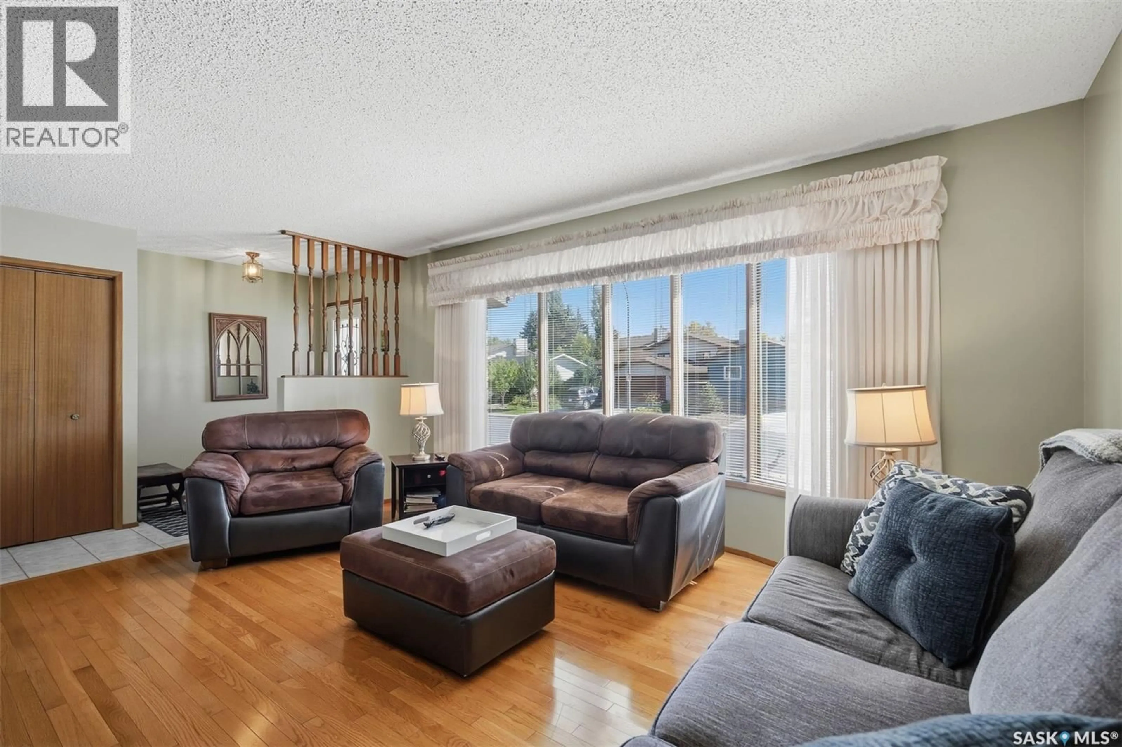 Living room with furniture, unknown for 222 MEILICKE ROAD, Saskatoon Saskatchewan S7K6R1