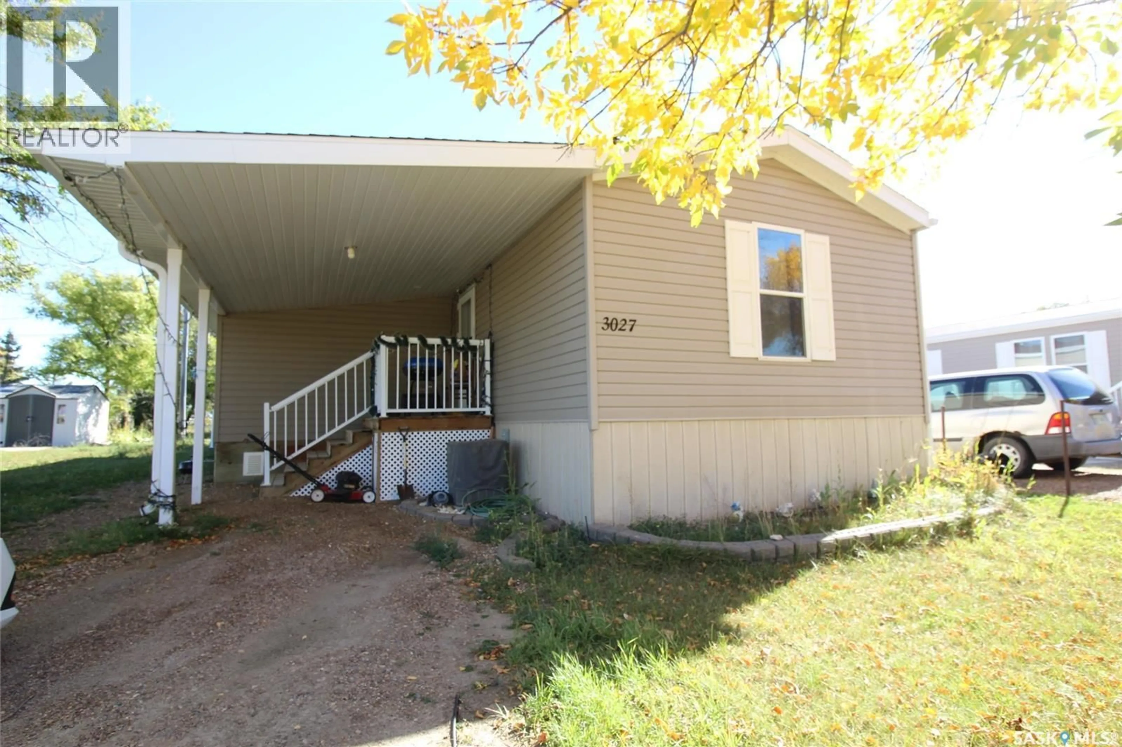 Home with vinyl exterior material, street for 3027 NORMAN PLACE, Frontier Saskatchewan S0N0W0