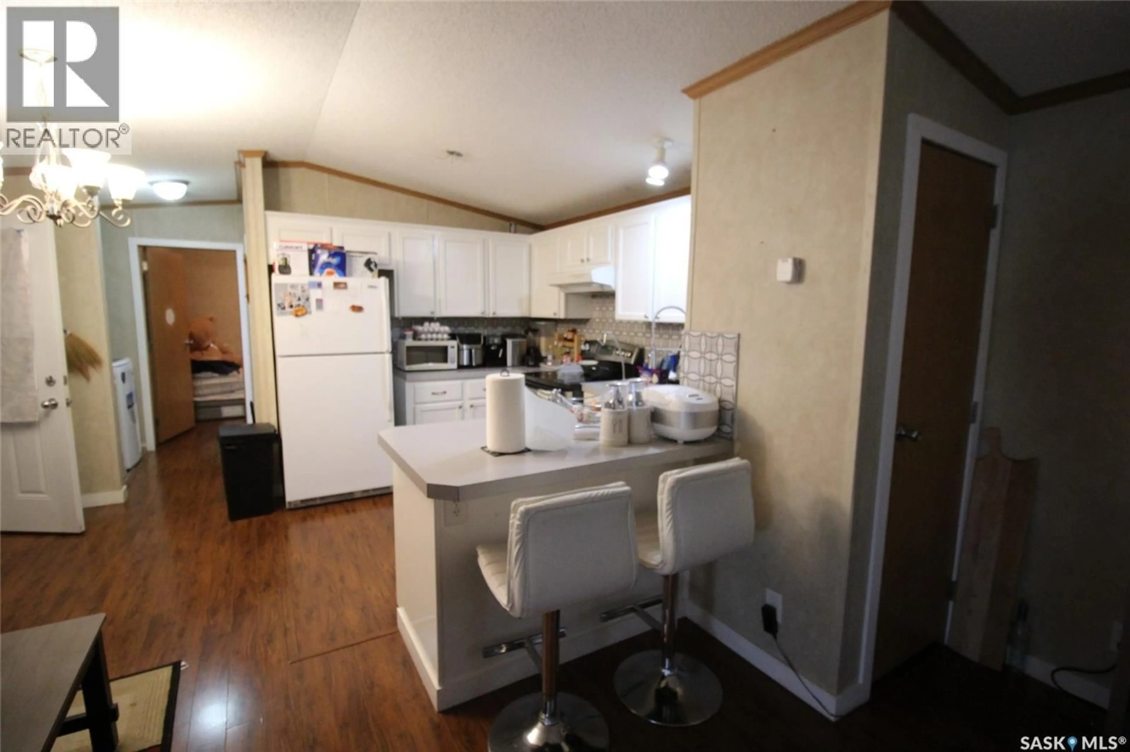 Standard kitchen, wood/laminate floor for 3027 NORMAN PLACE, Frontier Saskatchewan S0N0W0