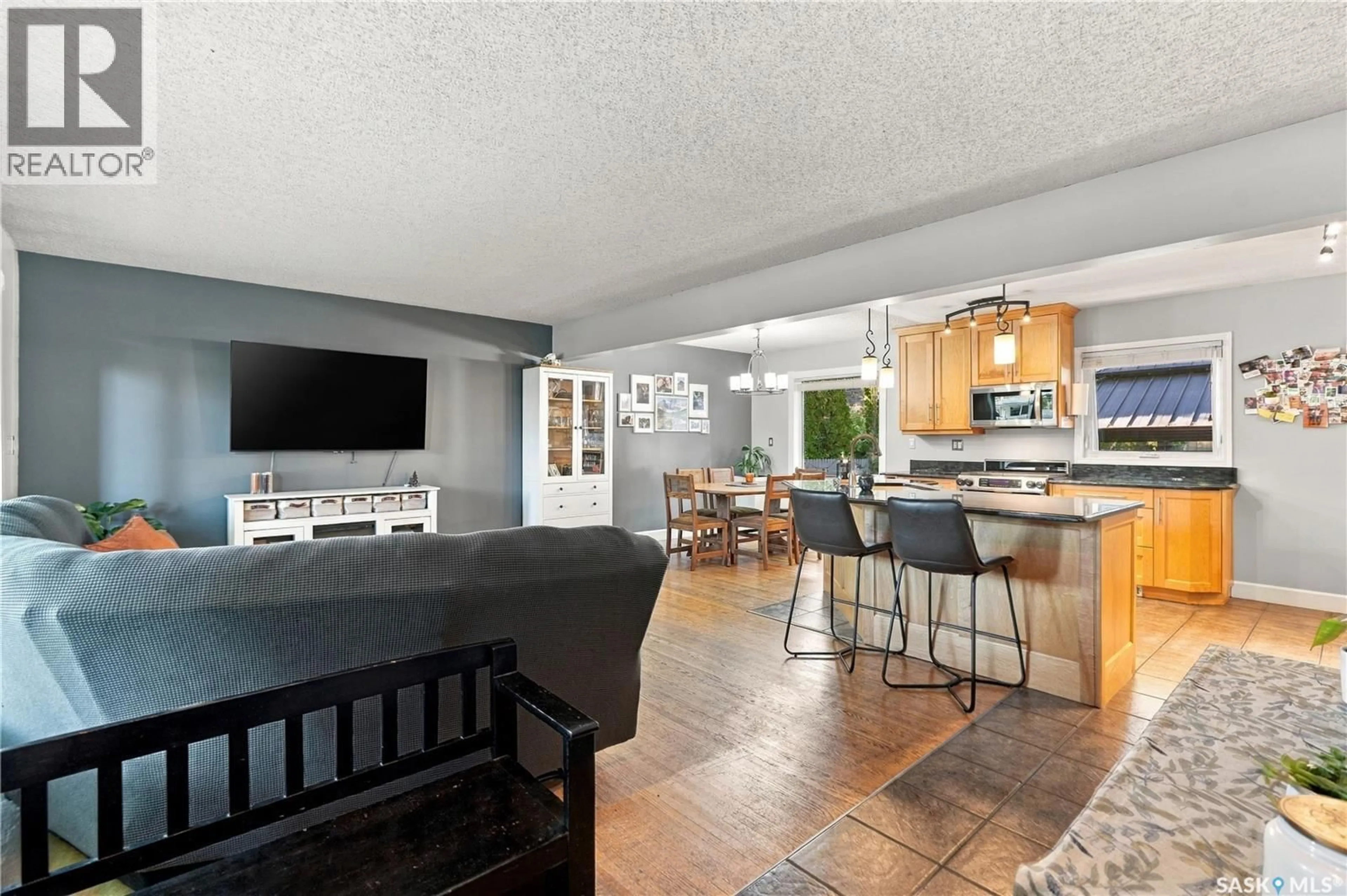 Open concept kitchen, ceramic/tile floor for 20 PINDER CRESCENT, Saskatoon Saskatchewan S7J2K8