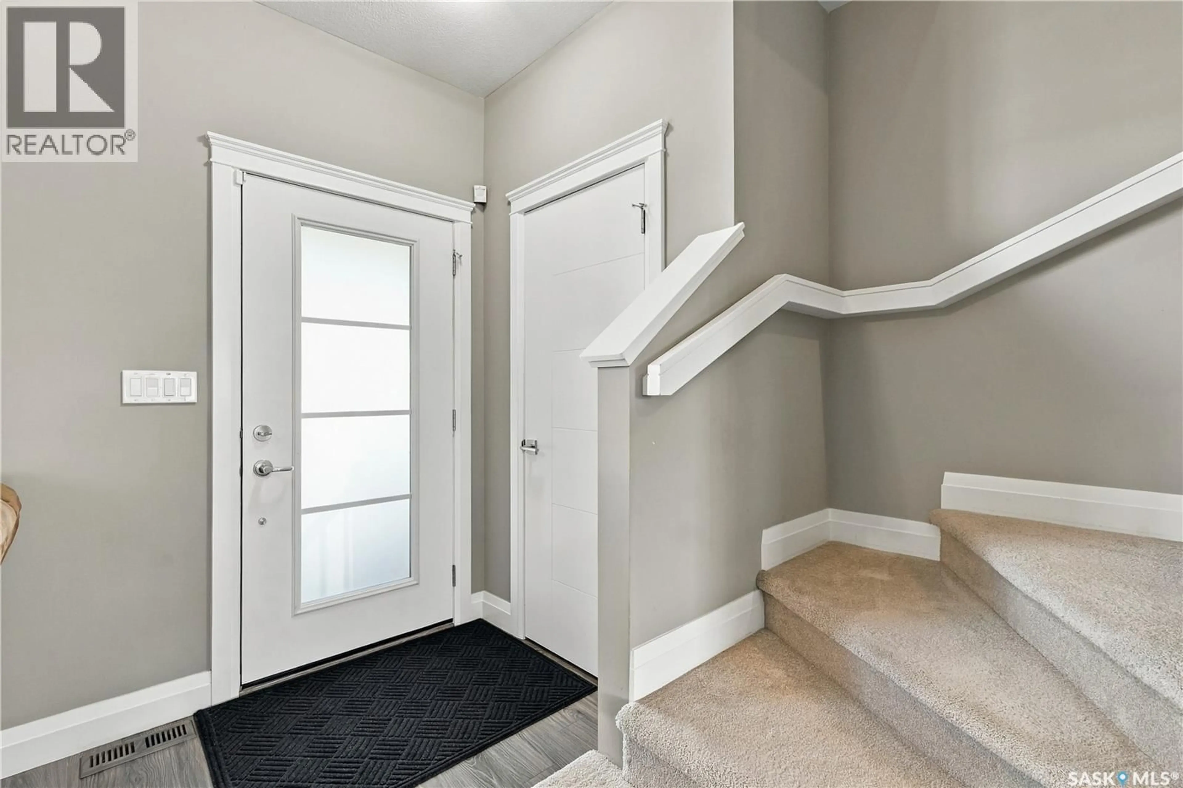 Indoor entryway for 5313 GREEN SILVERBERRY DRIVE, Regina Saskatchewan S4V3M5