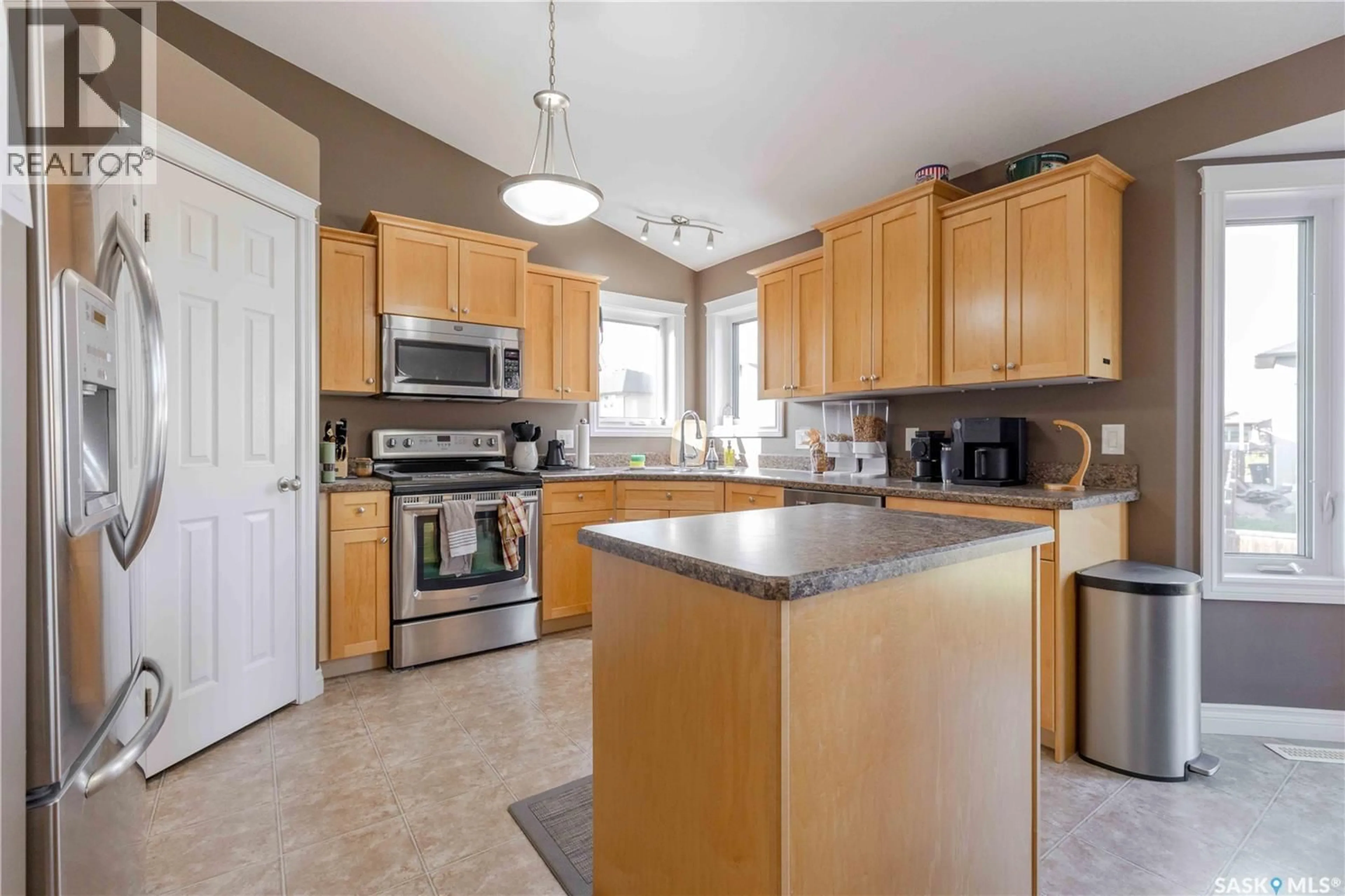 Standard kitchen, unknown for 316 LAKERIDGE DRIVE, Warman Saskatchewan S0K4S0
