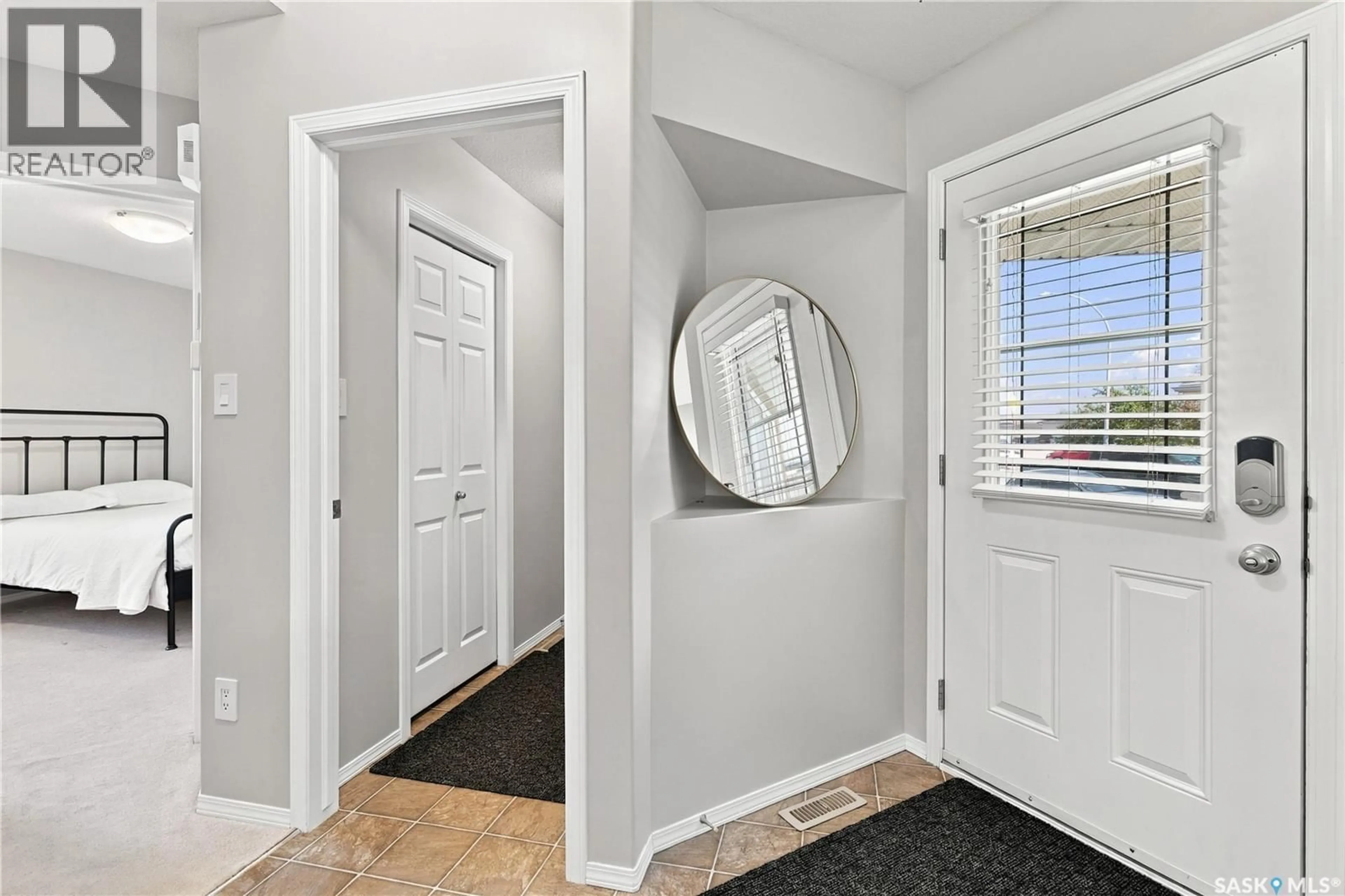 Indoor entryway for 3934 ROBIN PLACE, Regina Saskatchewan S4N7P9