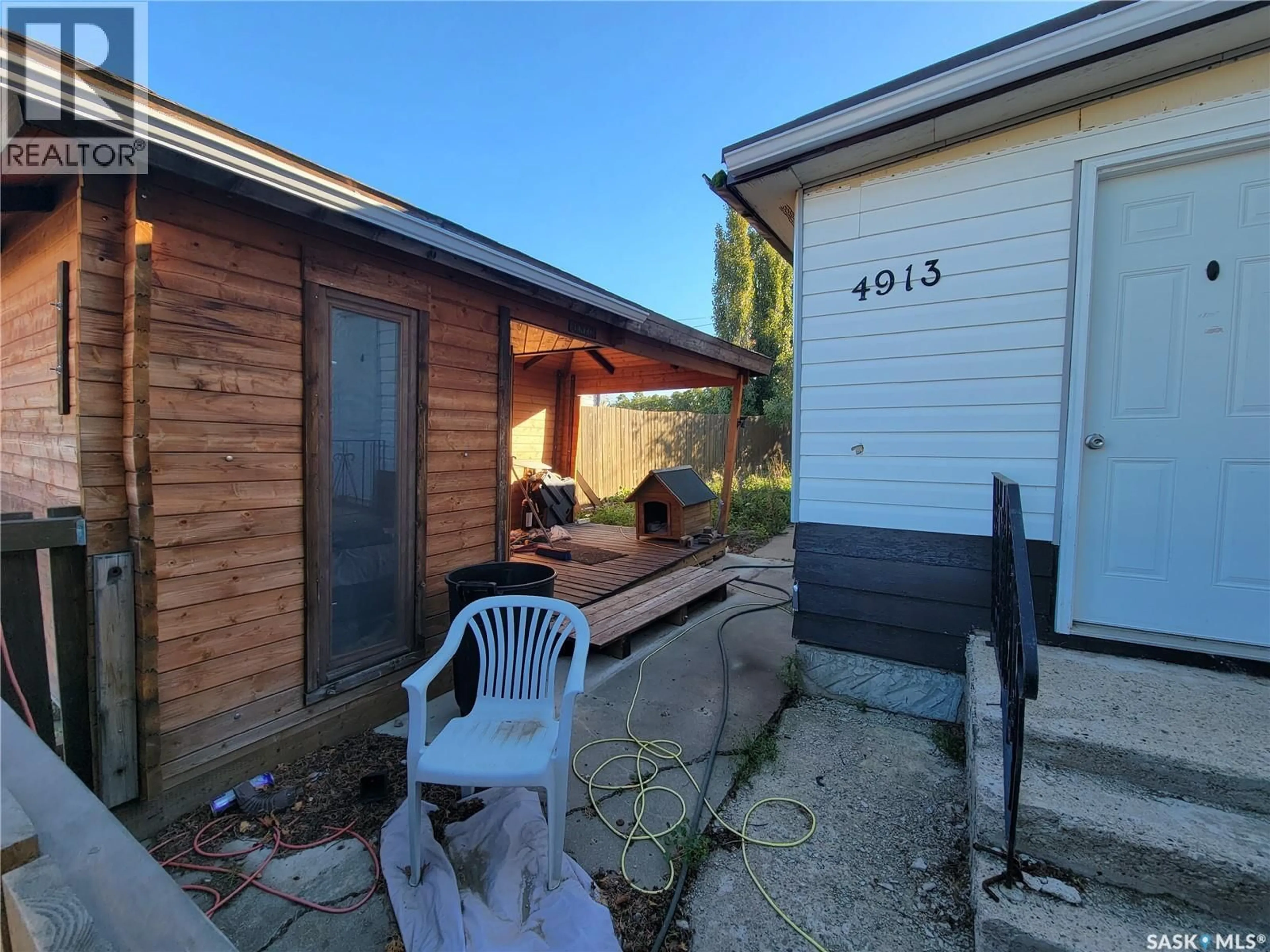 A pic from outside/outdoor area/front of a property/back of a property/a pic from drone, street for 4913 48TH STREET, Macklin Saskatchewan S0L2C0