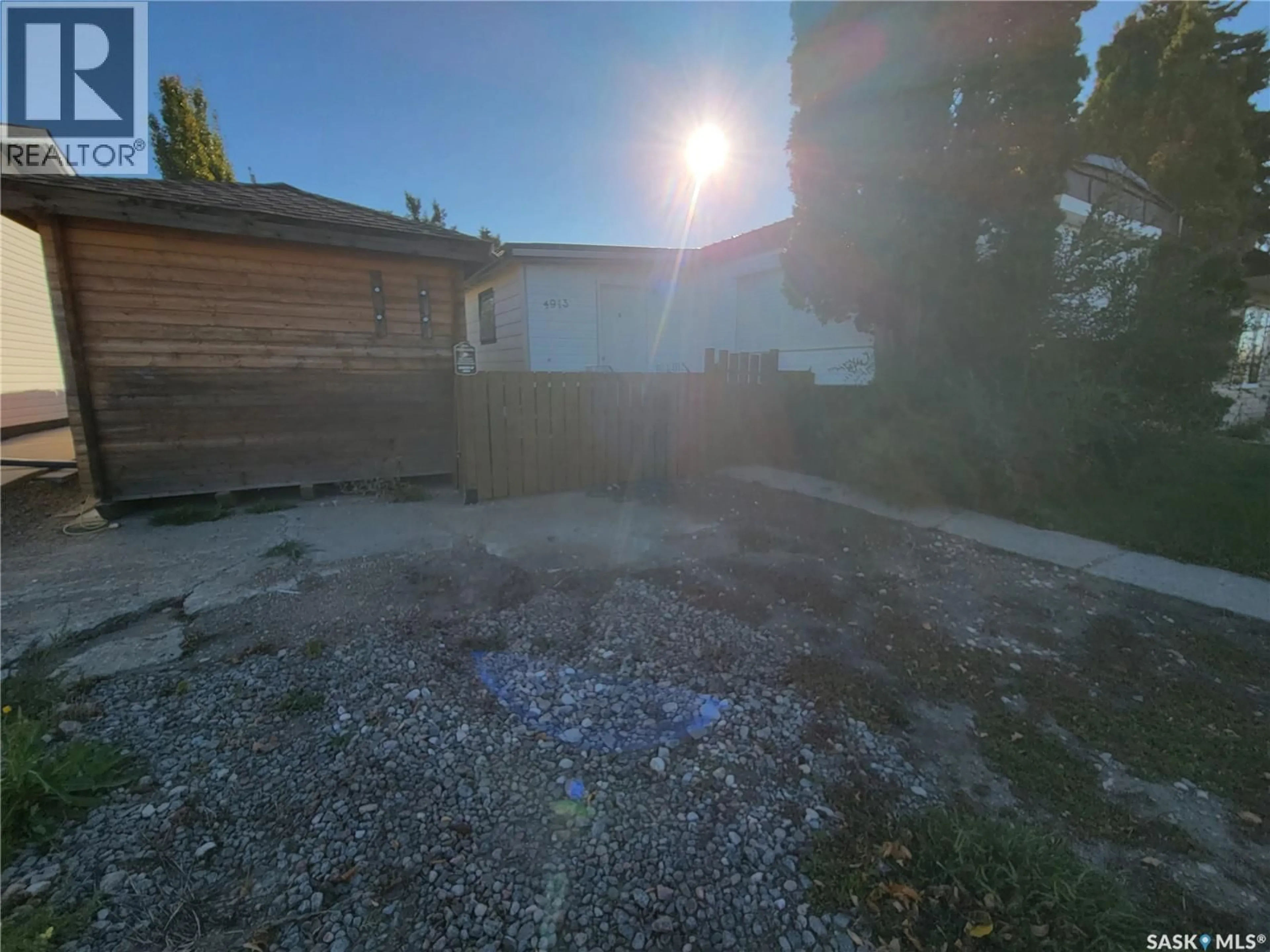 A pic from outside/outdoor area/front of a property/back of a property/a pic from drone, street for 4913 48TH STREET, Macklin Saskatchewan S0L2C0