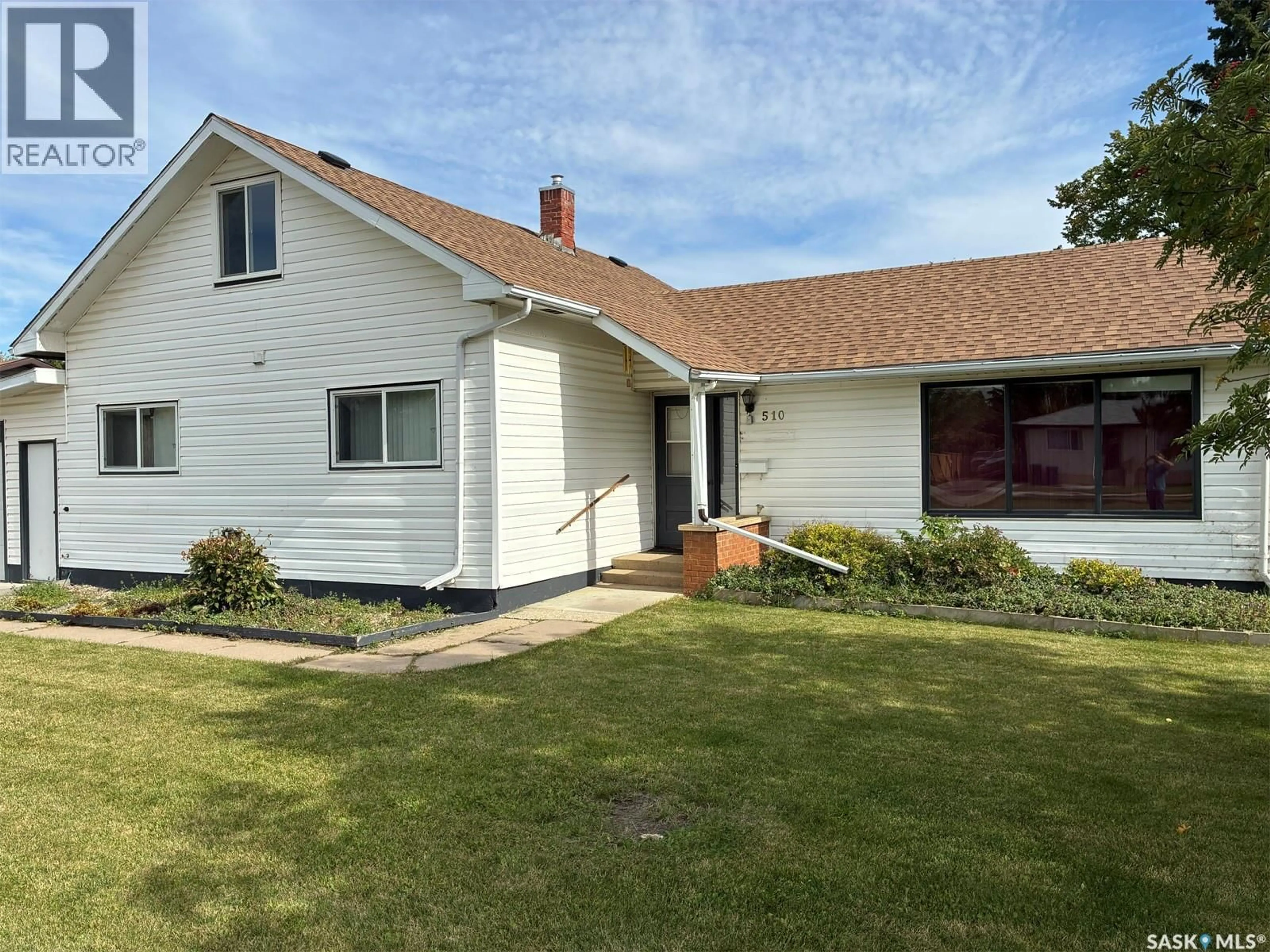 A pic from outside/outdoor area/front of a property/back of a property/a pic from drone, street for 510 CENTRE STREET, Meadow Lake Saskatchewan S9X1E9