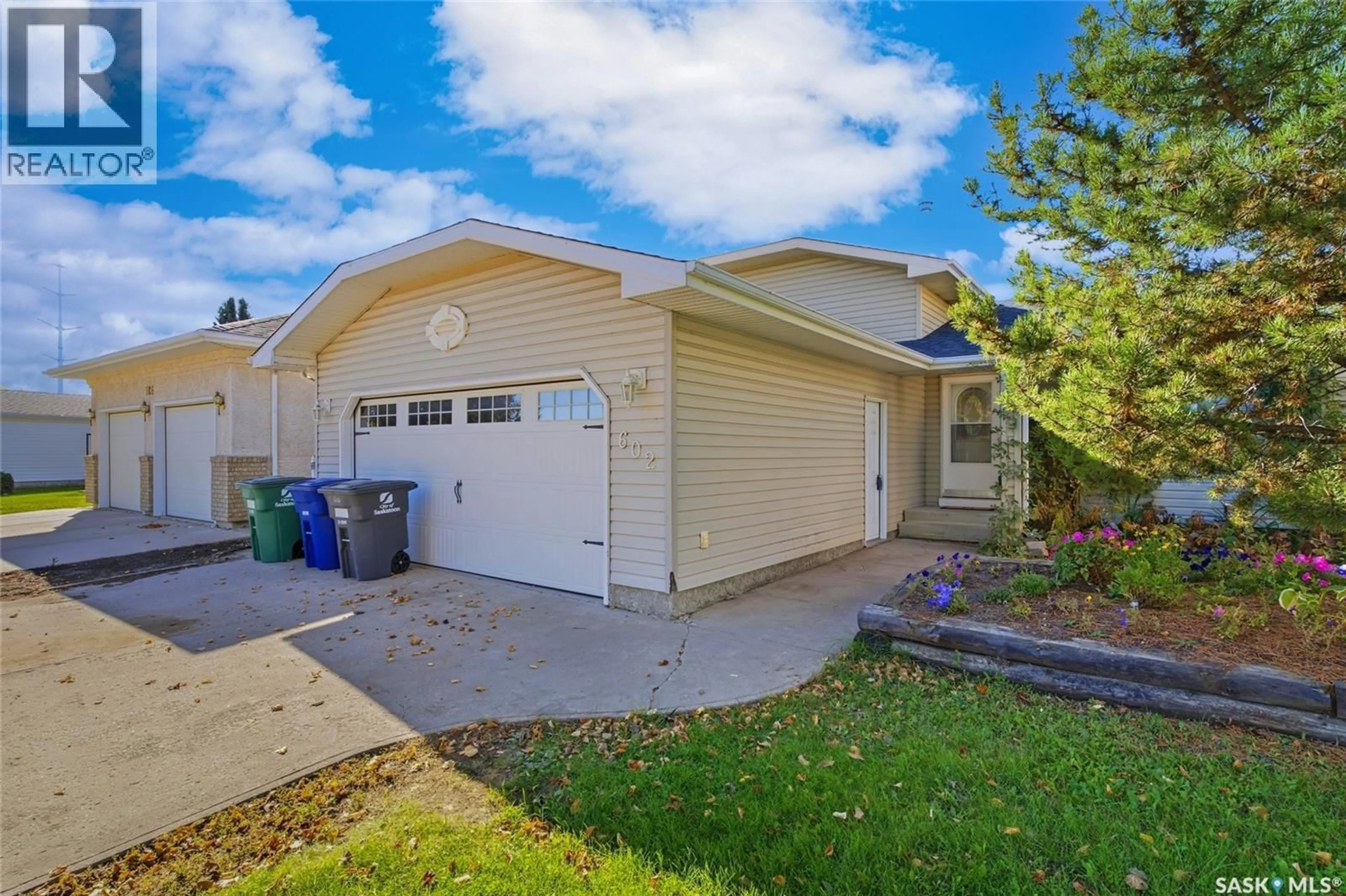 Home with vinyl exterior material, street for 602 HASLAM CRESCENT, Saskatoon Saskatchewan S7S1E8
