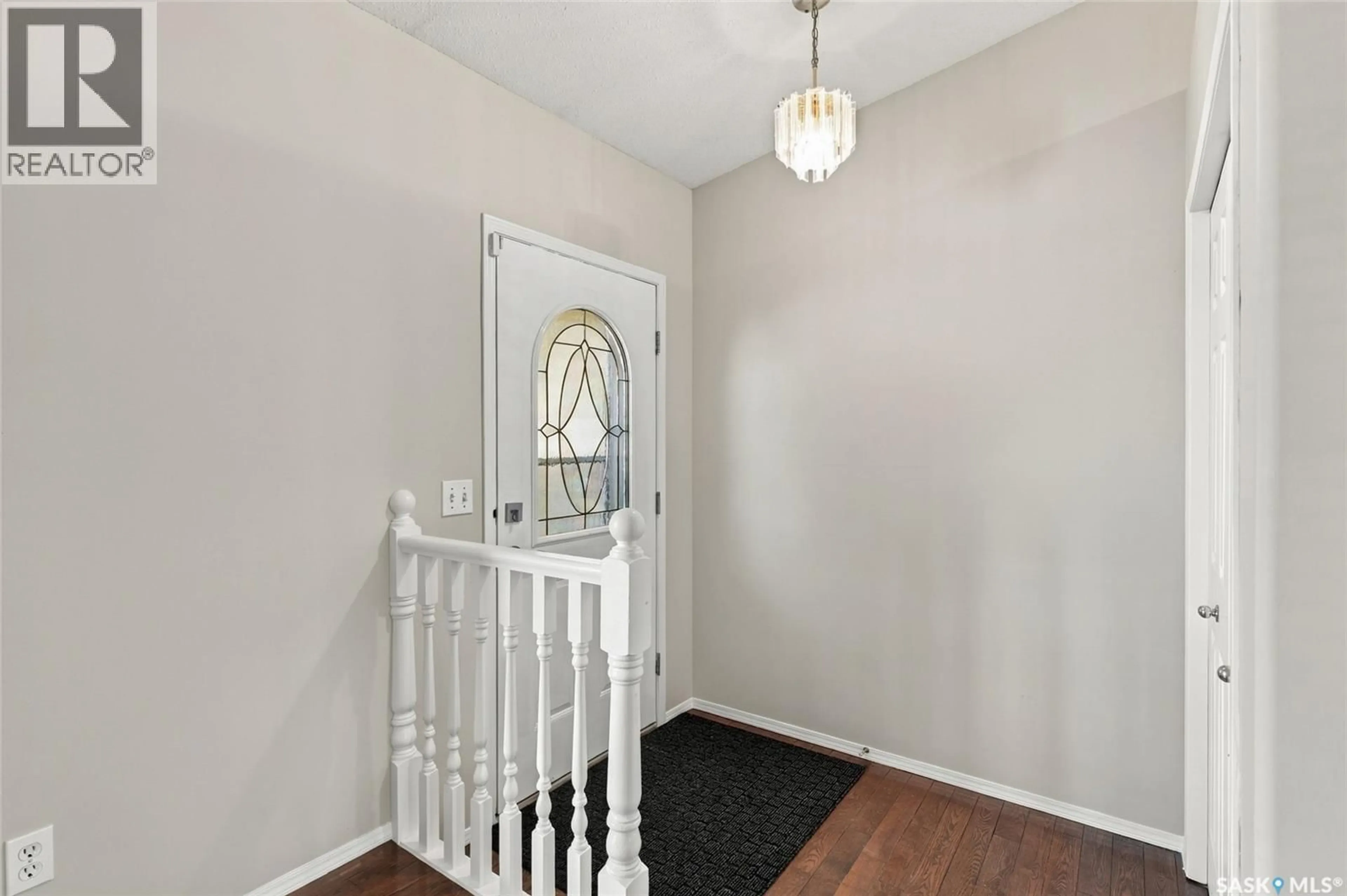 Indoor entryway for 602 HASLAM CRESCENT, Saskatoon Saskatchewan S7S1E8