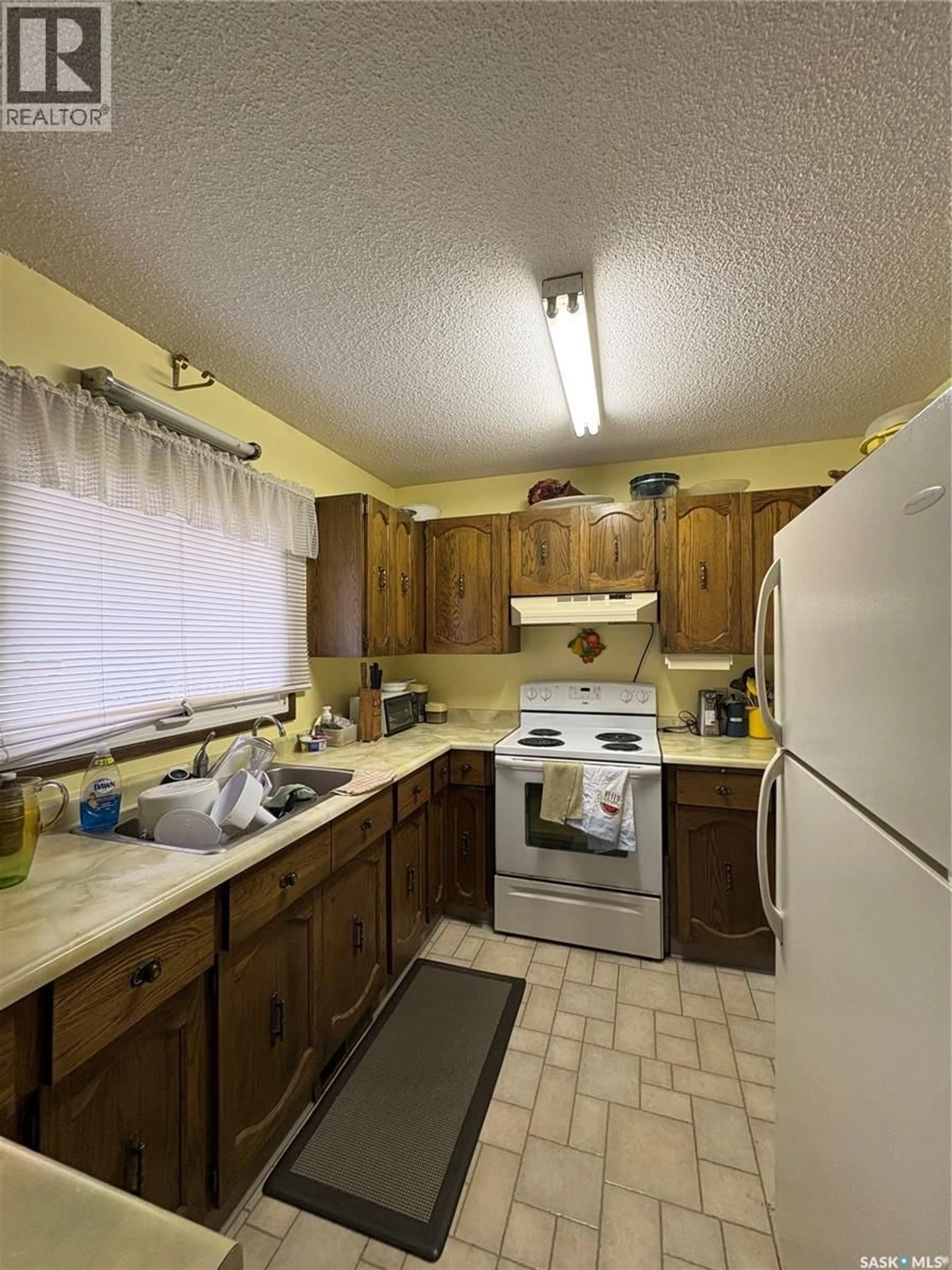 Standard kitchen, unknown for 300 LIVINGSTONE ROAD, Pelly Saskatchewan S0A2Z0