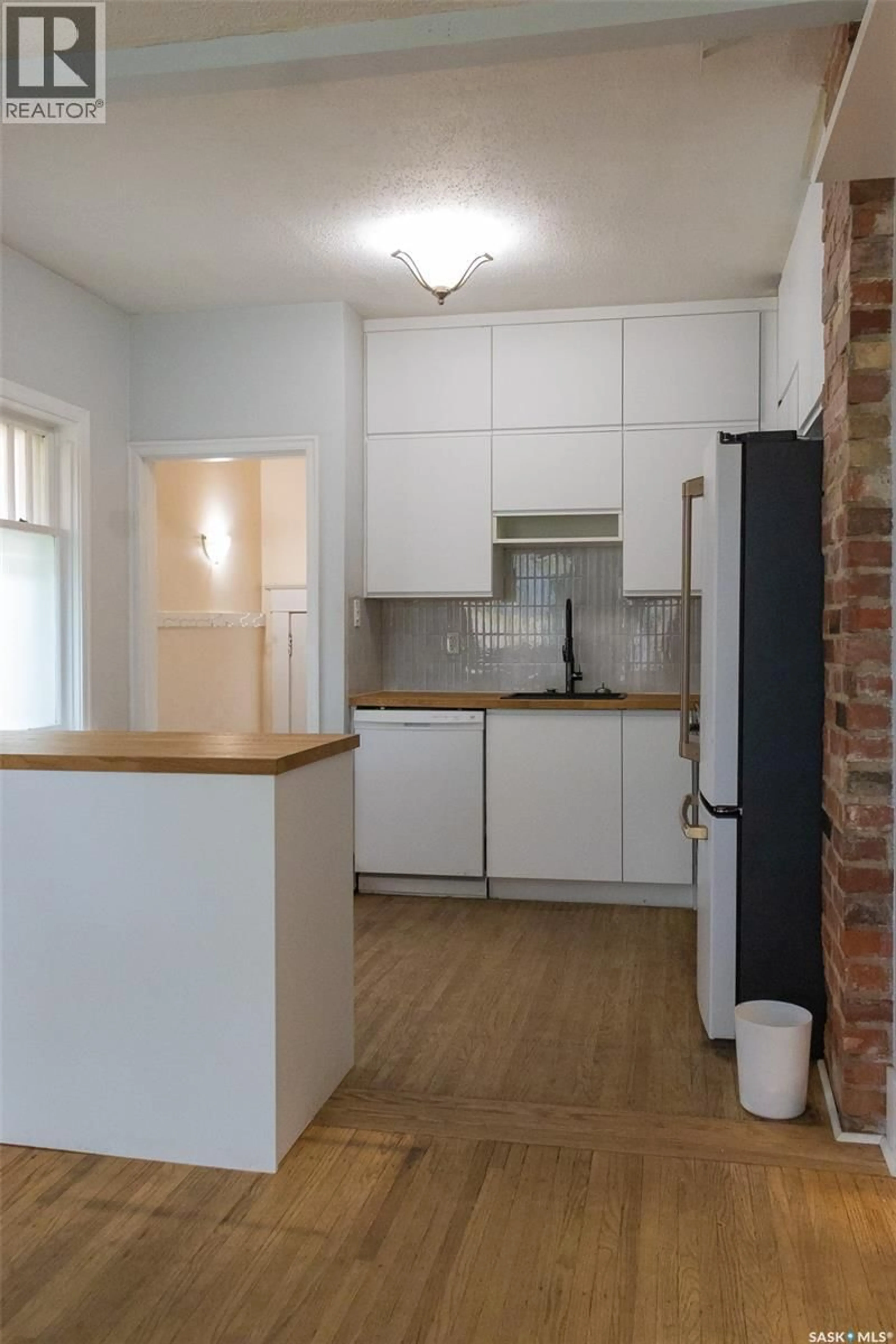Standard kitchen, unknown for 1019 C AVENUE, Saskatoon Saskatchewan S7L1K1