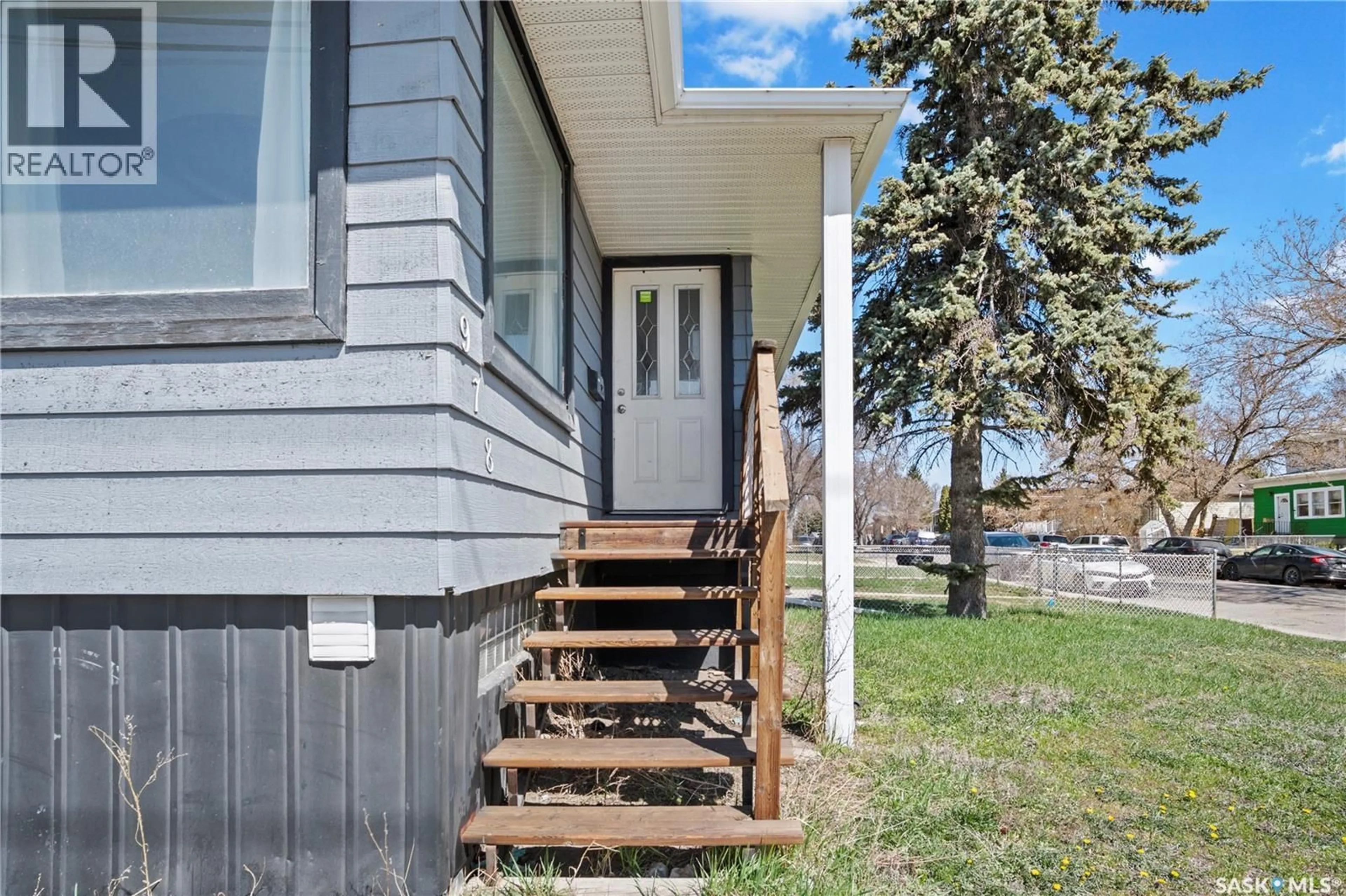 Home with vinyl exterior material, street for 978 LINDSAY STREET, Regina Saskatchewan S4N3A6