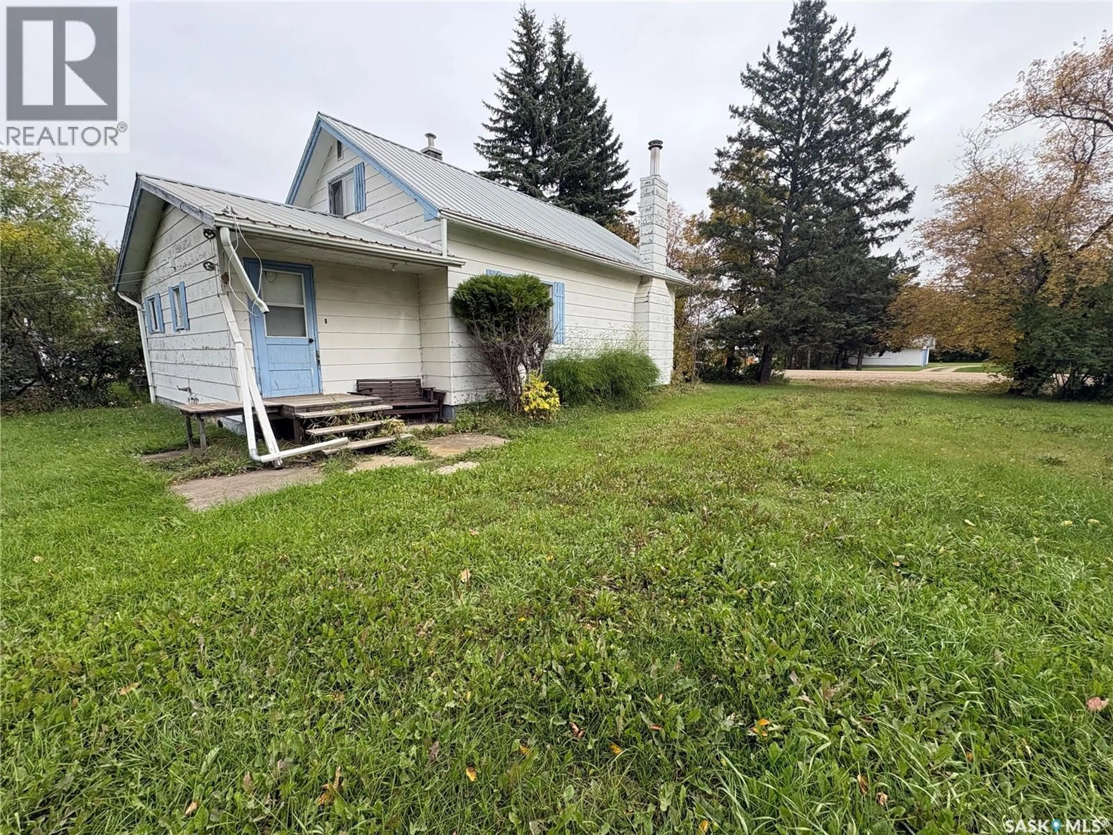 A pic from outside/outdoor area/front of a property/back of a property/a pic from drone, street for 302 & 304 LIVINGSTONE ROAD, Pelly Saskatchewan S0A2Z0