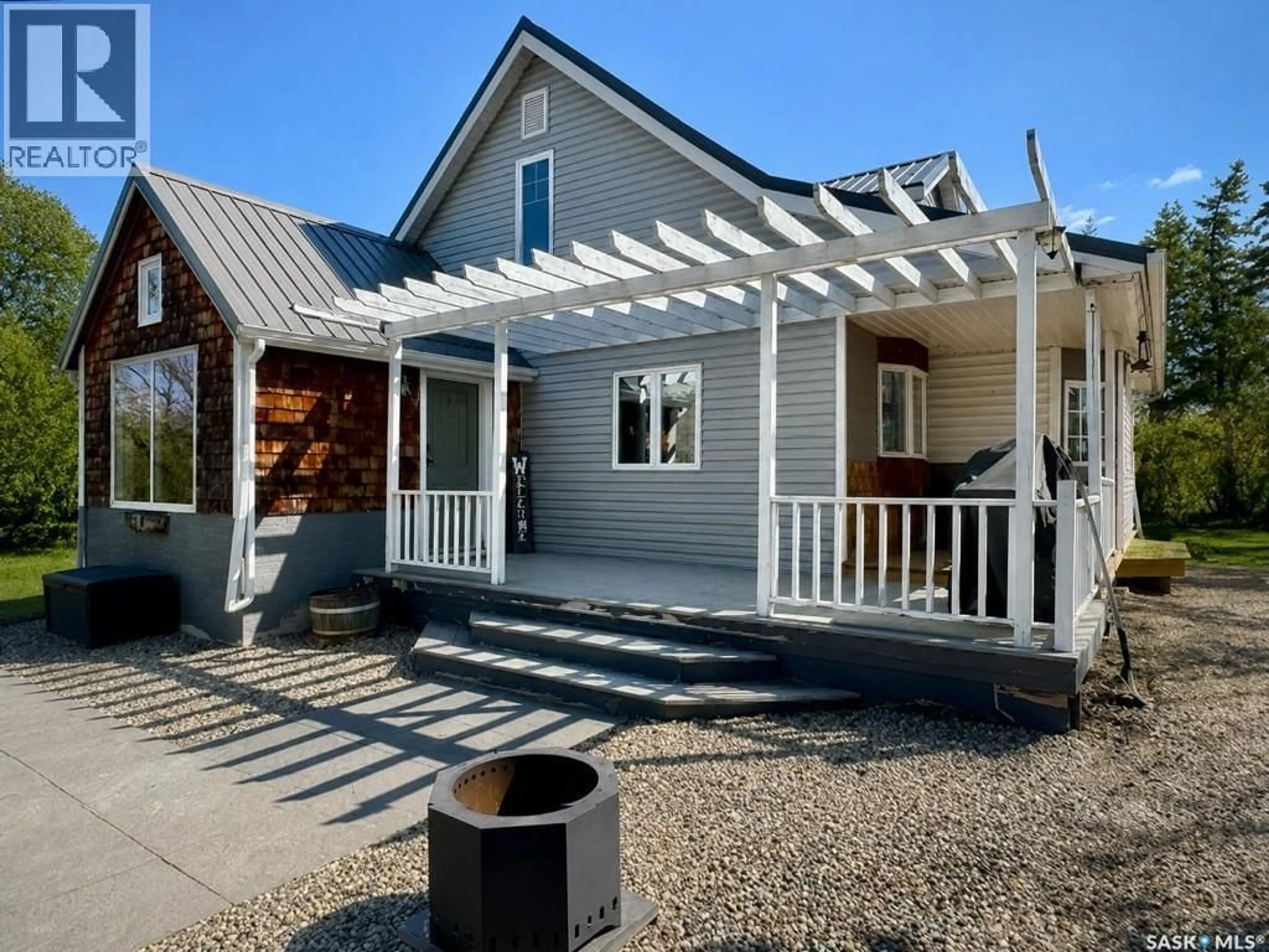 Home with vinyl exterior material, street for HAWCUTT ACREAGE, Grayson Rm No. 184 Saskatchewan S0A3Y0