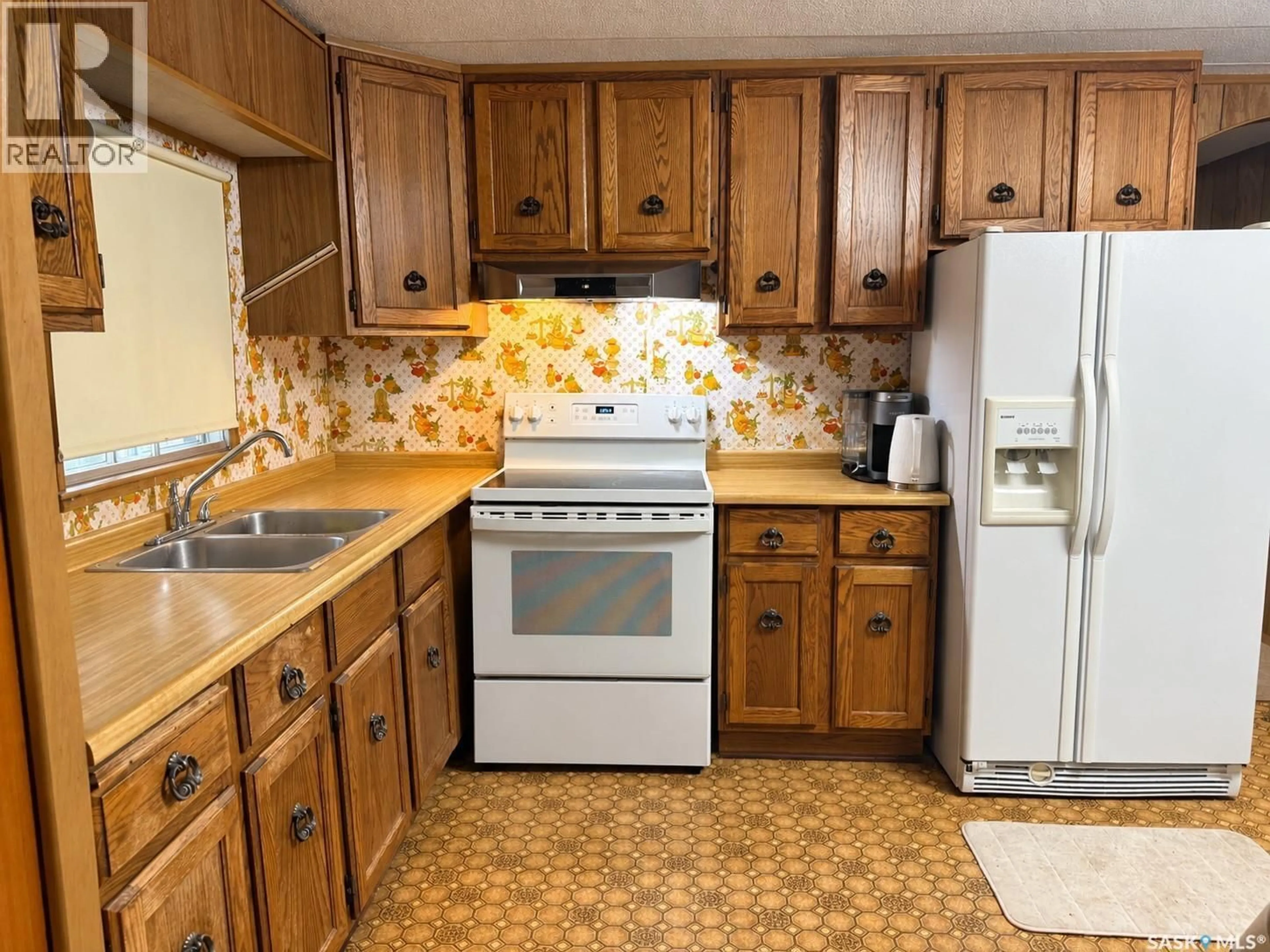 Standard kitchen, ceramic/tile floor for 425 PARK AVENUE, Outlook Saskatchewan S0L2N0