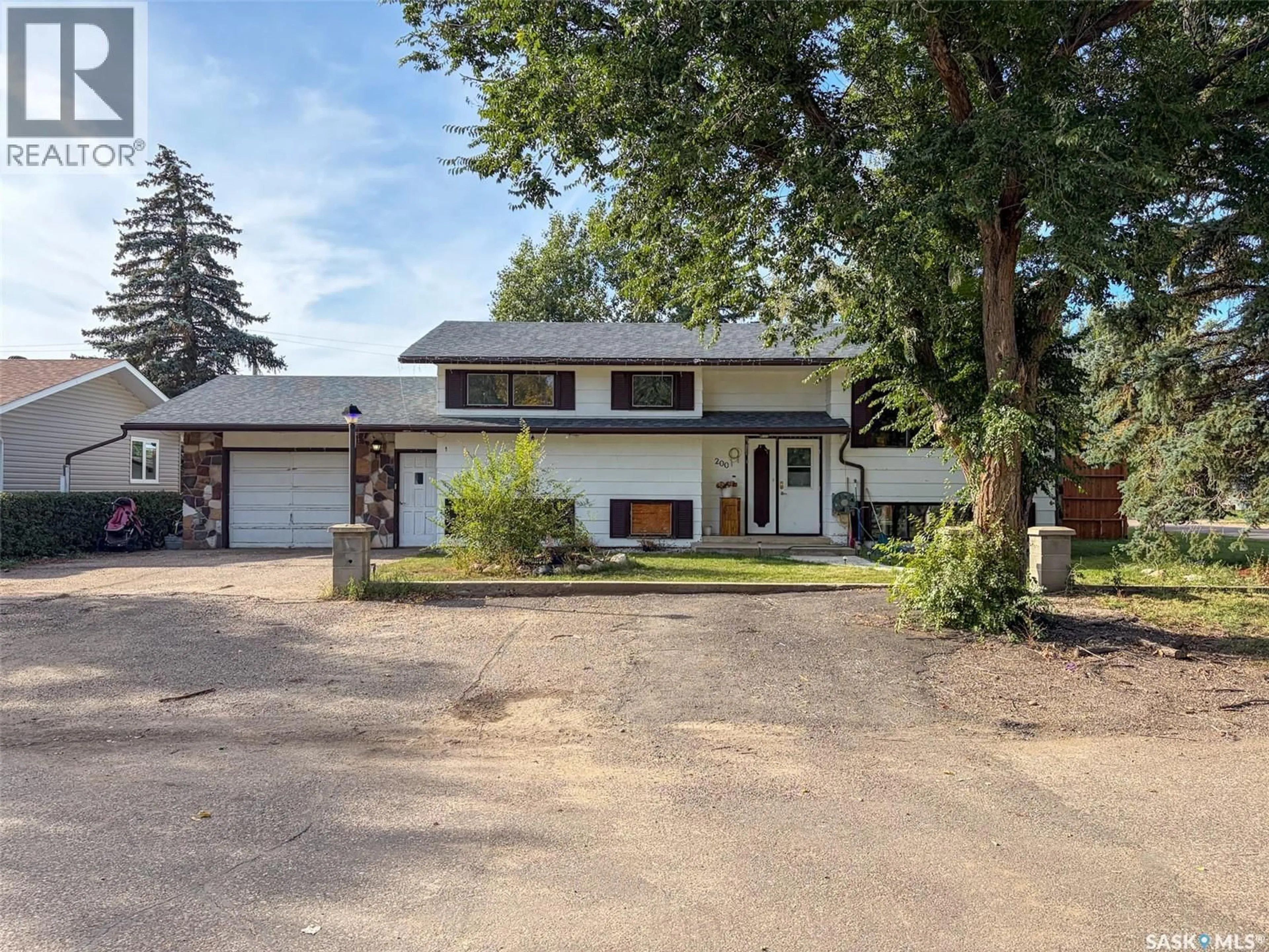 A pic from outside/outdoor area/front of a property/back of a property/a pic from drone, street for 200 3RD STREET, Ponteix Saskatchewan S0N1Z0