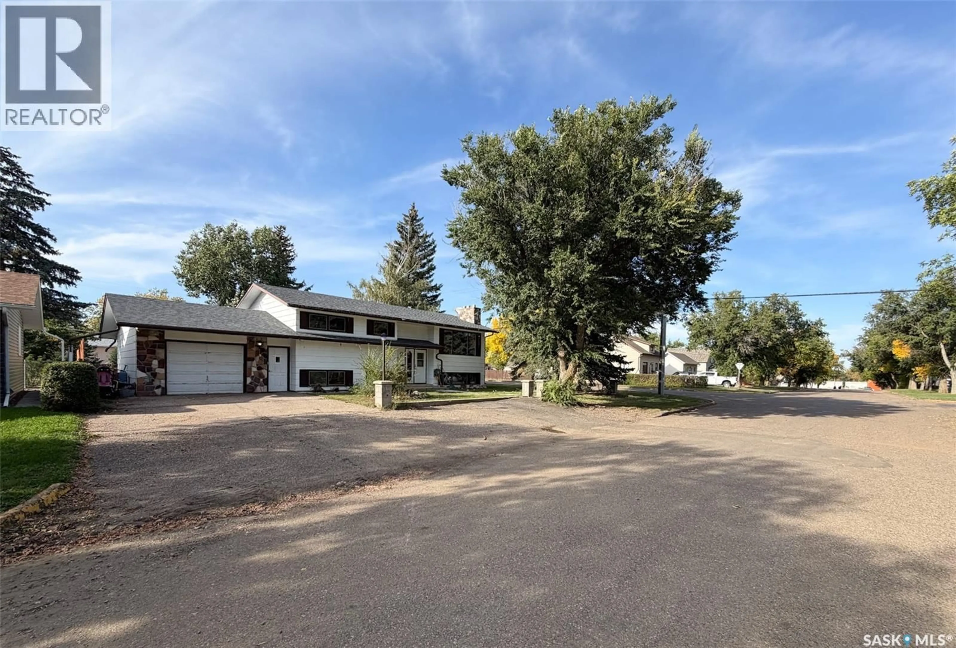 A pic from outside/outdoor area/front of a property/back of a property/a pic from drone, street for 200 3RD STREET, Ponteix Saskatchewan S0N1Z0
