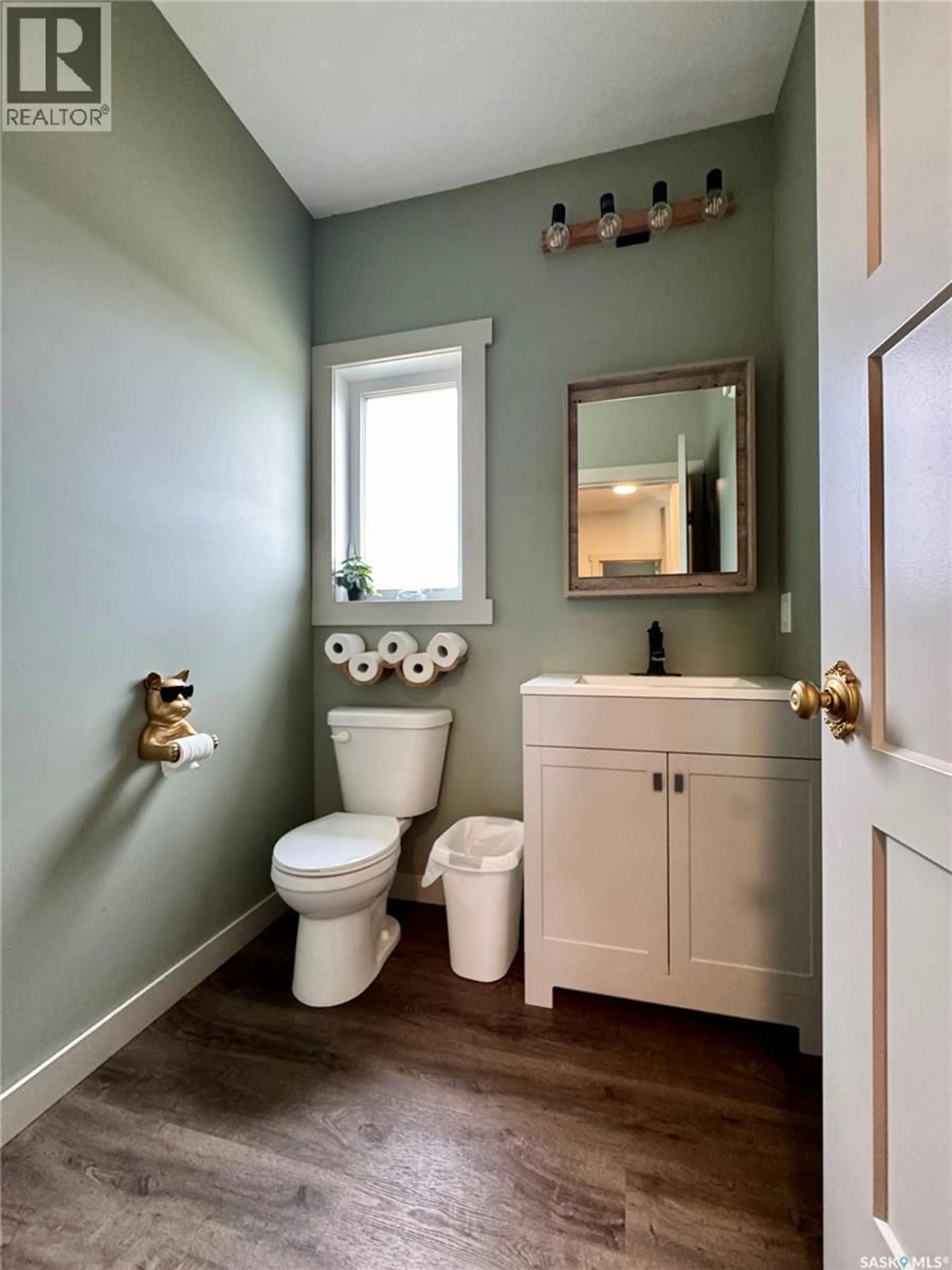 Standard bathroom, ceramic/tile floor for NATURE'S EDGE ACRES, Fertile Belt Rm No. 183 Saskatchewan S0A0X0