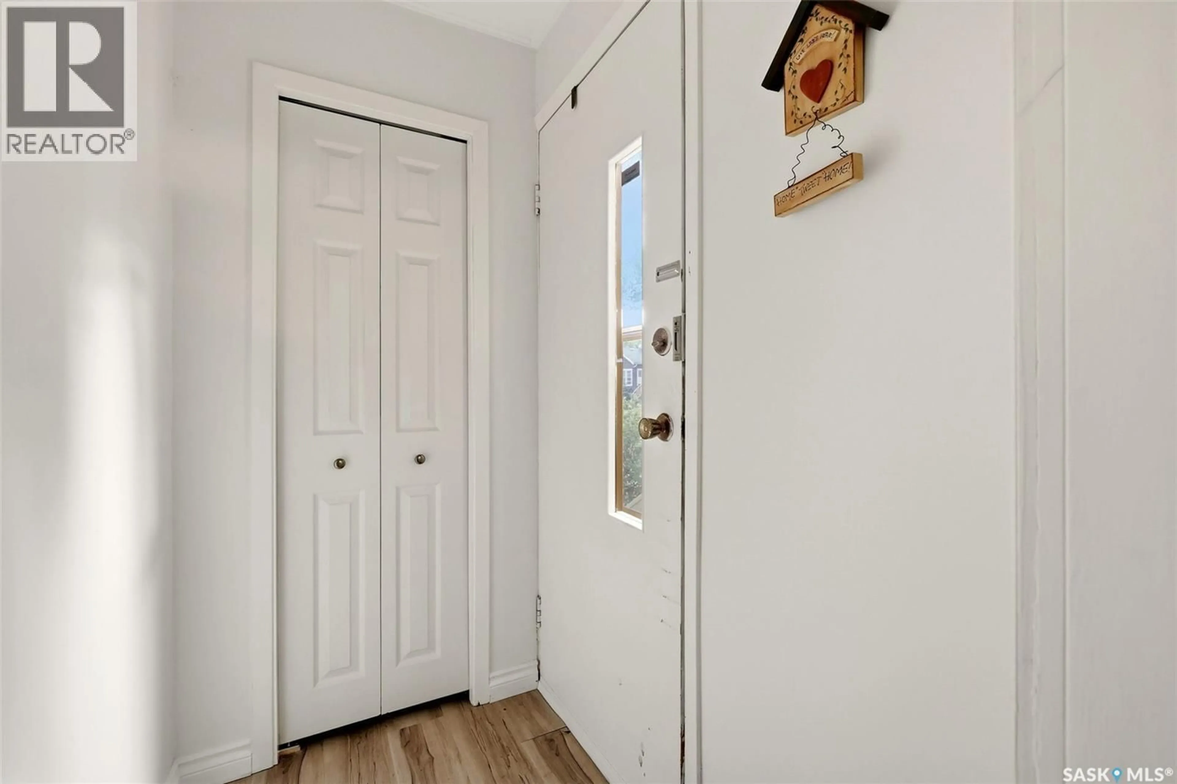 Indoor entryway for 2178 ARGYLE STREET, Regina Saskatchewan S4T3N5