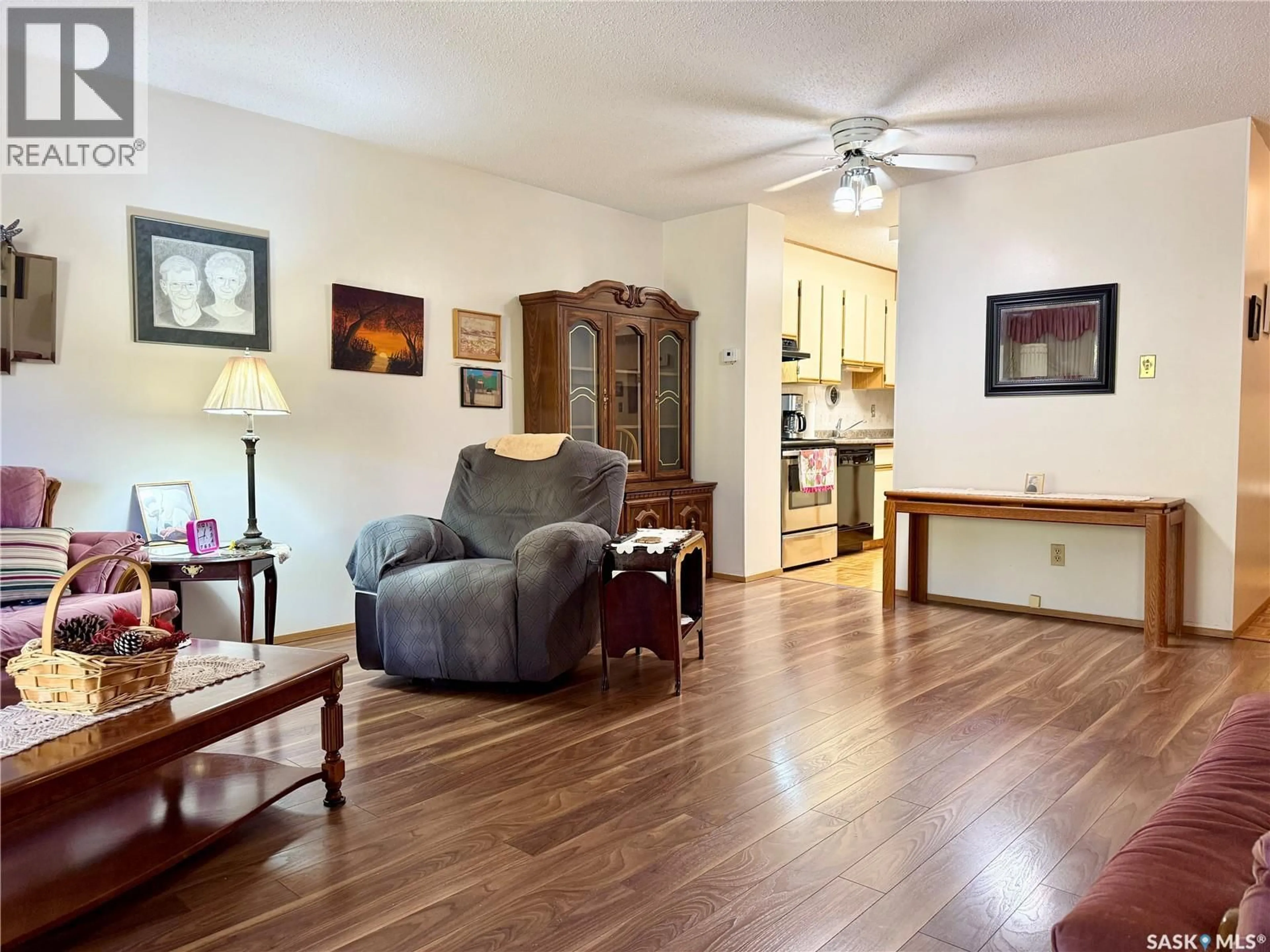 Living room with furniture, unknown for 305 - 525 5TH AVENUE N, Saskatoon Saskatchewan S7K2R1