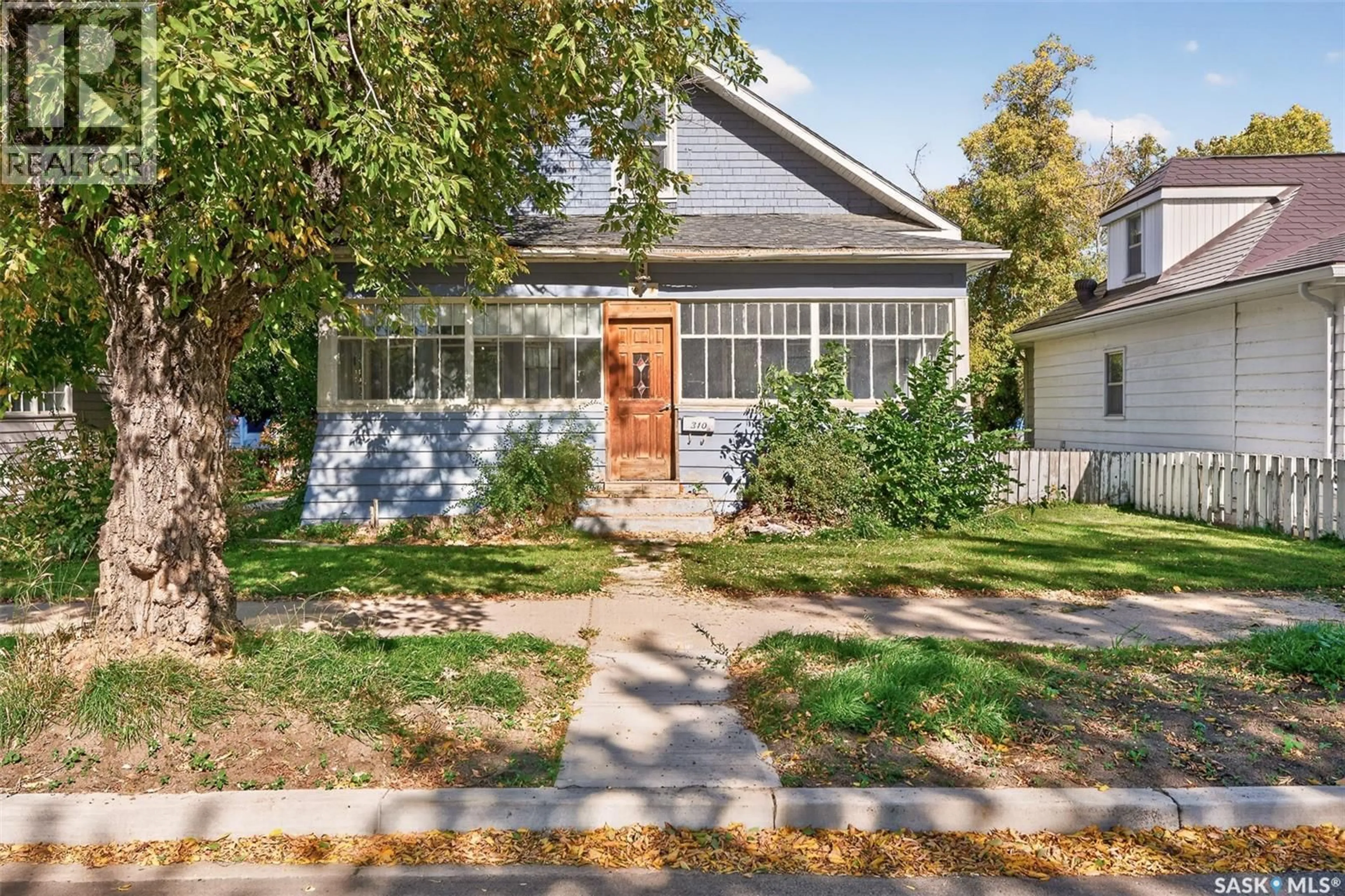 Home with vinyl exterior material, street for 310 COTEAU STREET, Moose Jaw Saskatchewan S6H5C9