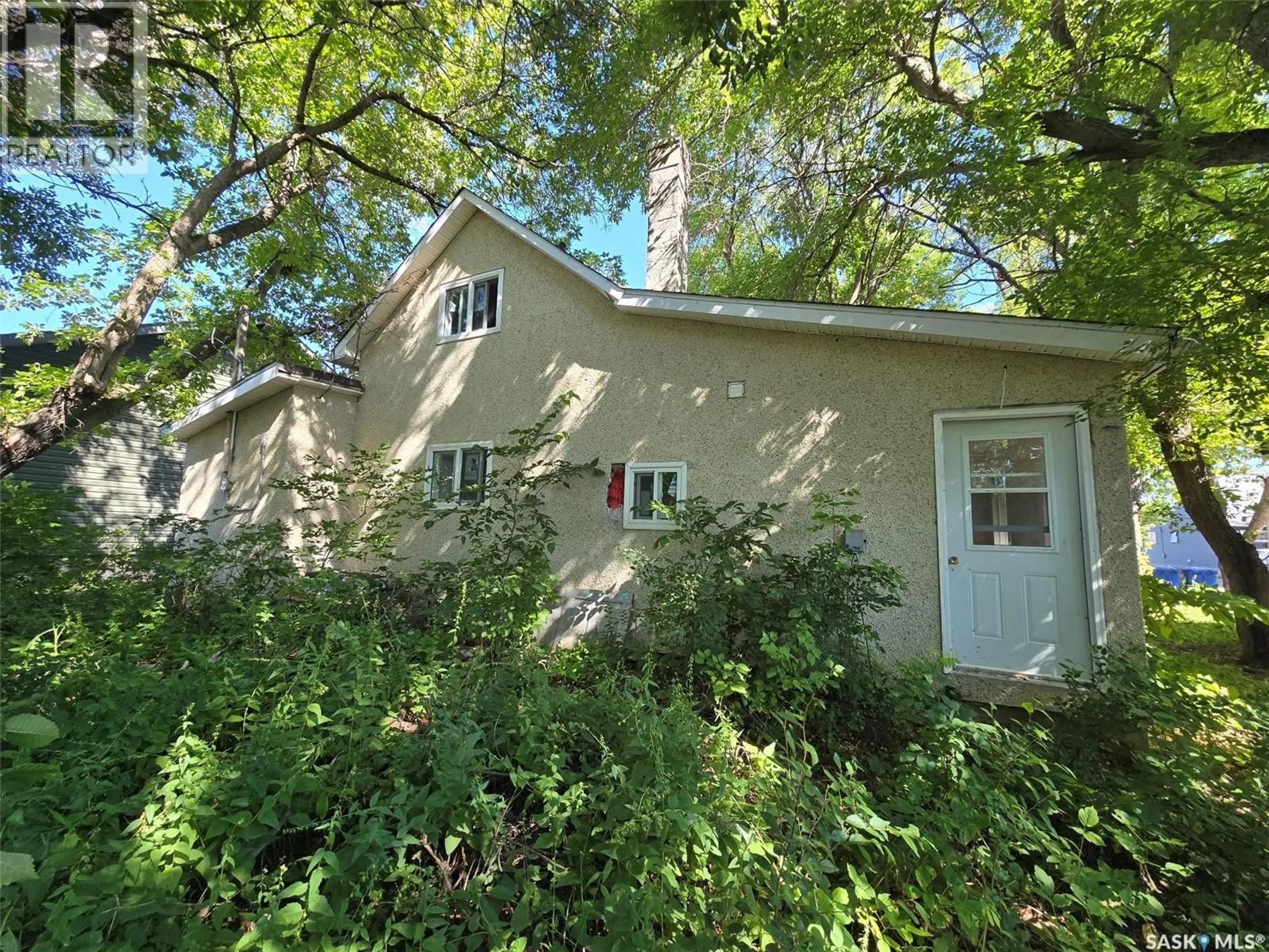 A pic from outside/outdoor area/front of a property/back of a property/a pic from drone, street for 222 1ST AVENUE, Montmartre Saskatchewan S0G3M0