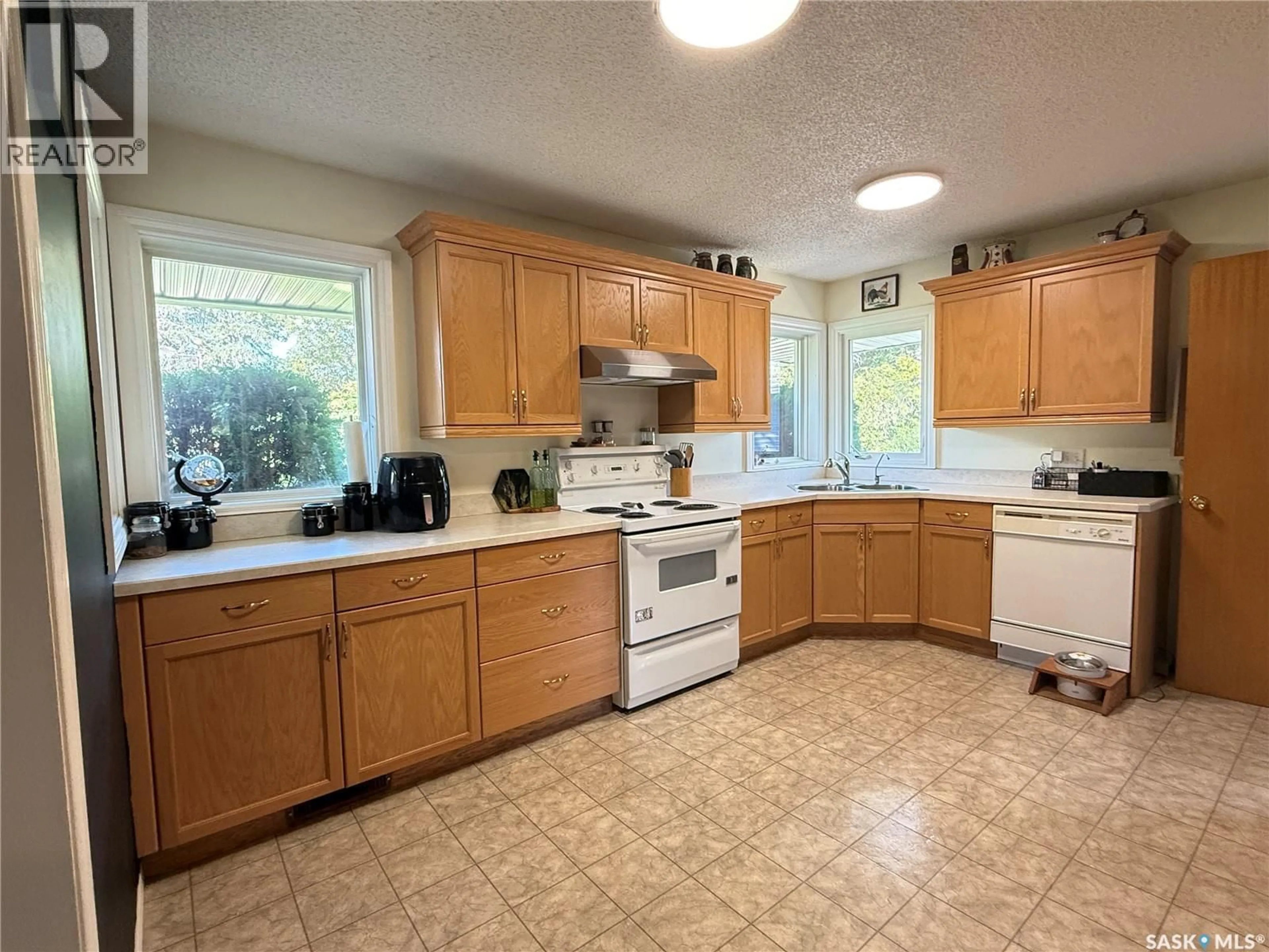 Standard kitchen, unknown for 212 ASH DRIVE, Weyburn Saskatchewan S4H0S2