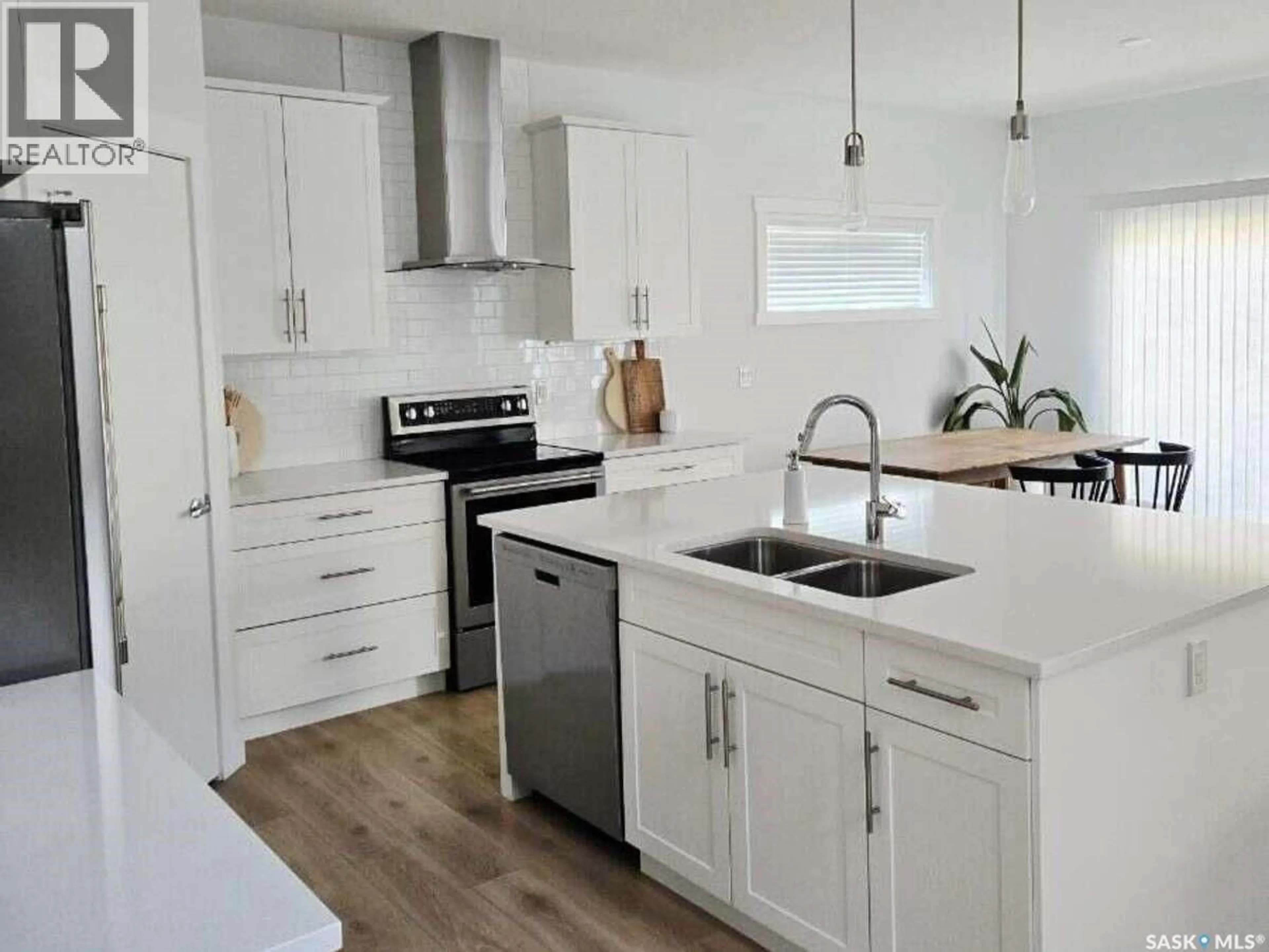 Open concept kitchen, unknown for 5432 BOYER BAY, Regina Saskatchewan S4V3P2