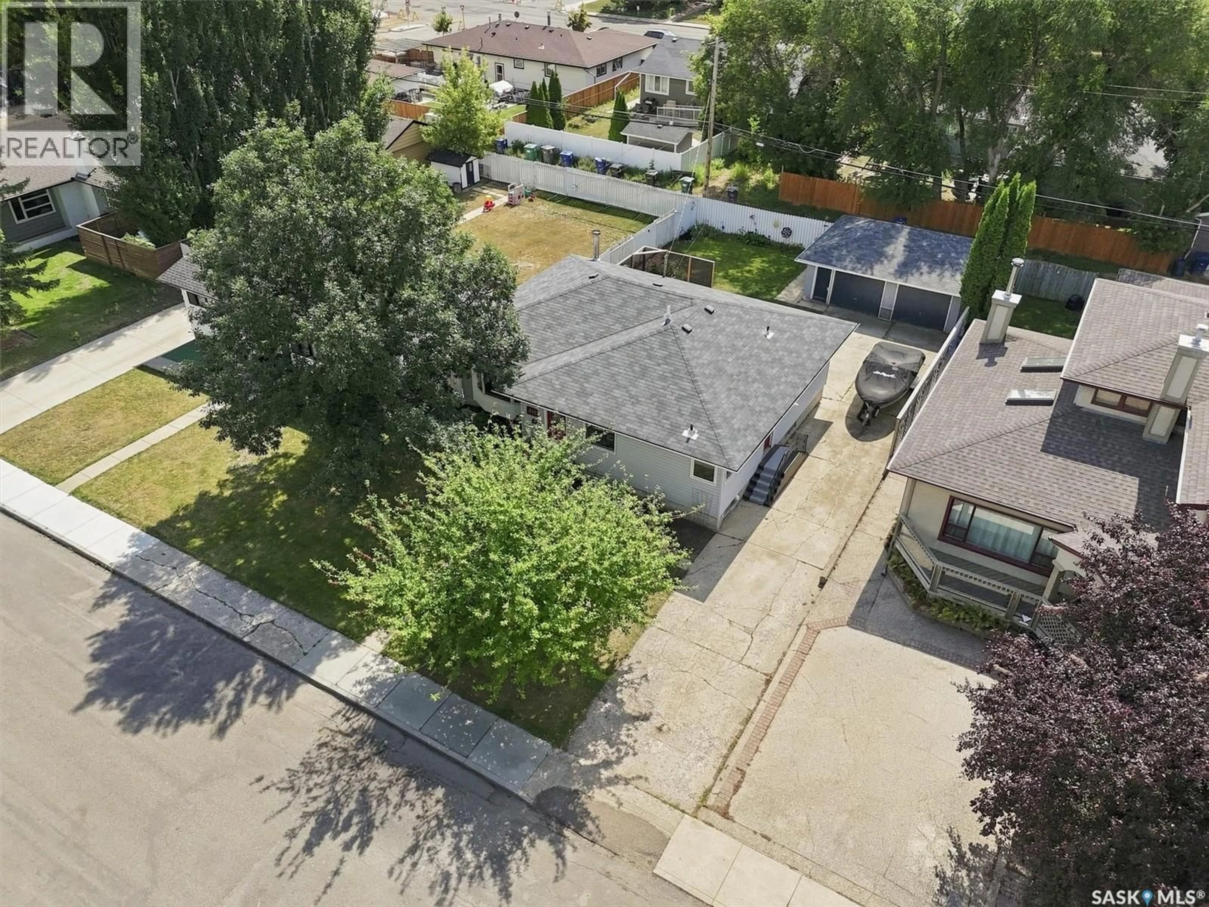 A pic from outside/outdoor area/front of a property/back of a property/a pic from drone, street for 416 WILLOW STREET, Saskatoon Saskatchewan S7J0C8