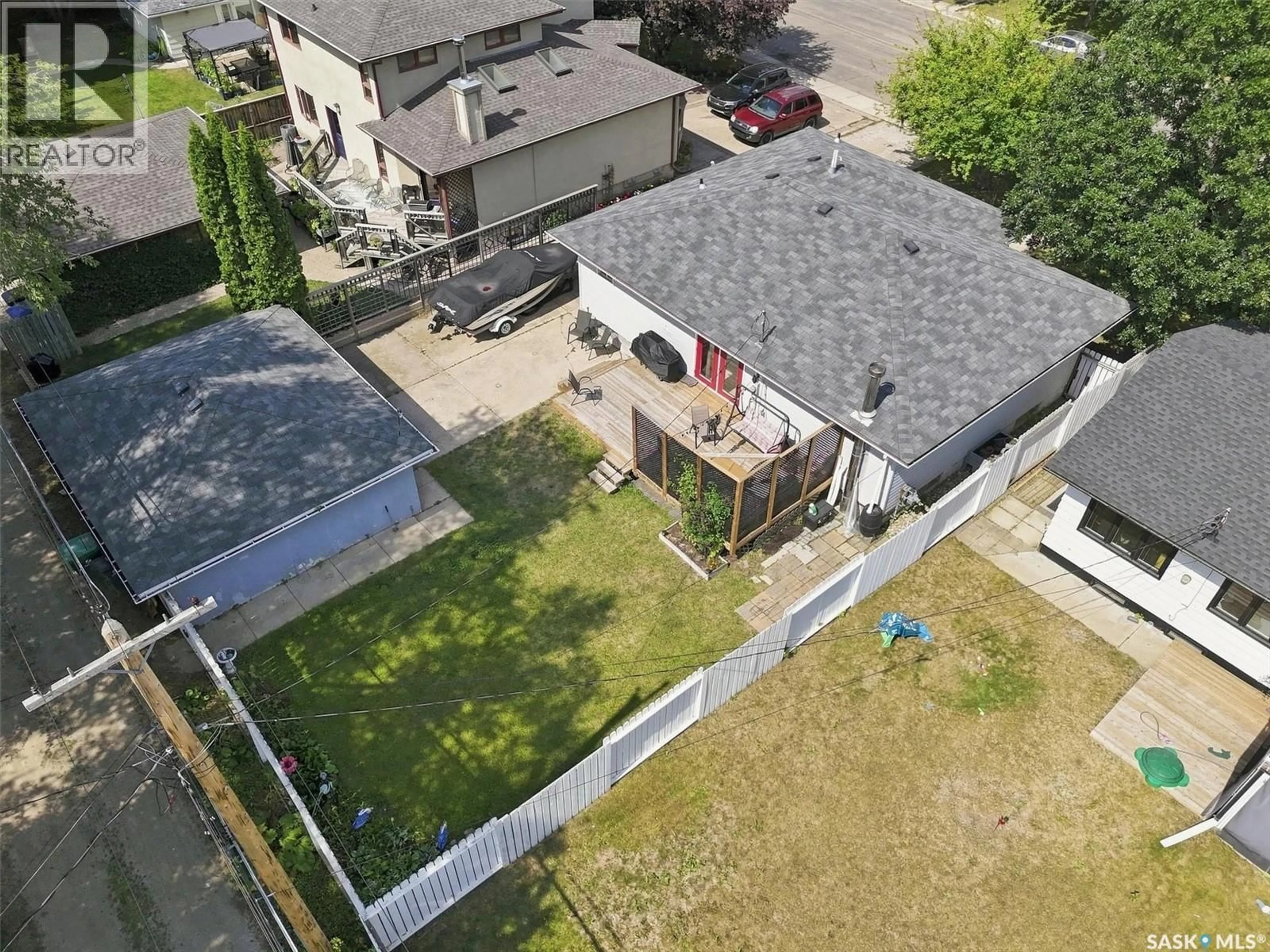 A pic from outside/outdoor area/front of a property/back of a property/a pic from drone, street for 416 WILLOW STREET, Saskatoon Saskatchewan S7J0C8