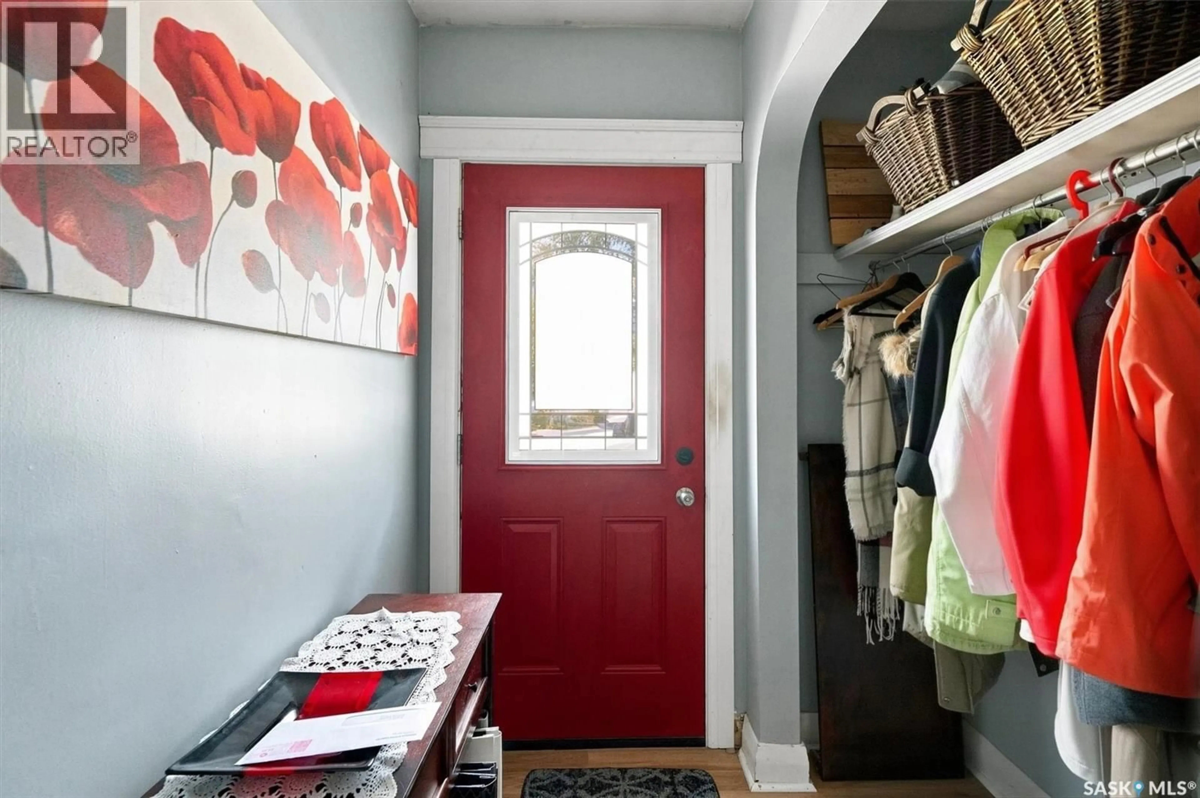 Indoor entryway for 416 WILLOW STREET, Saskatoon Saskatchewan S7J0C8