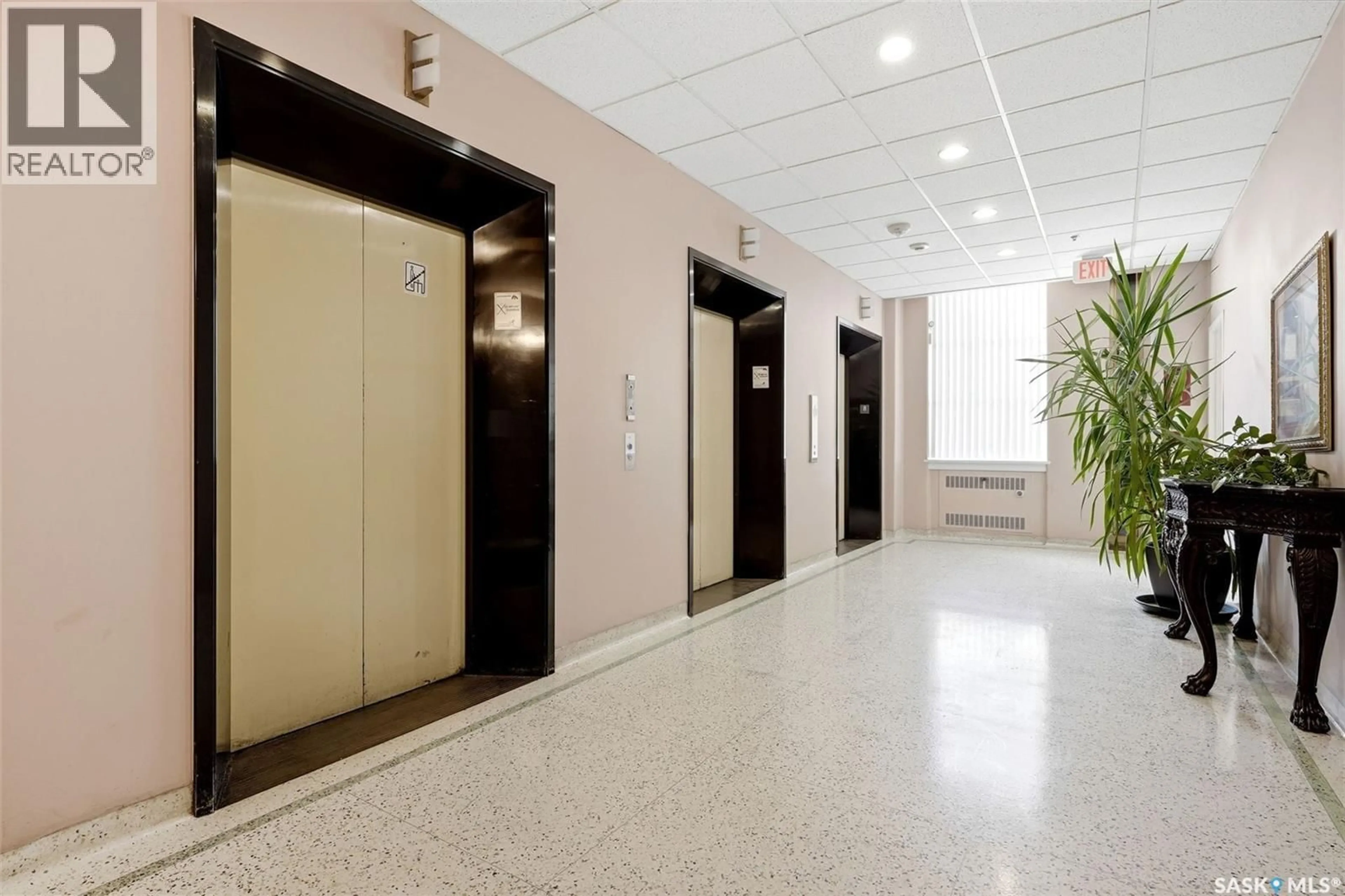 Indoor foyer for 1901 - 805 VICTORIA AVENUE, Regina Saskatchewan S4P3R4