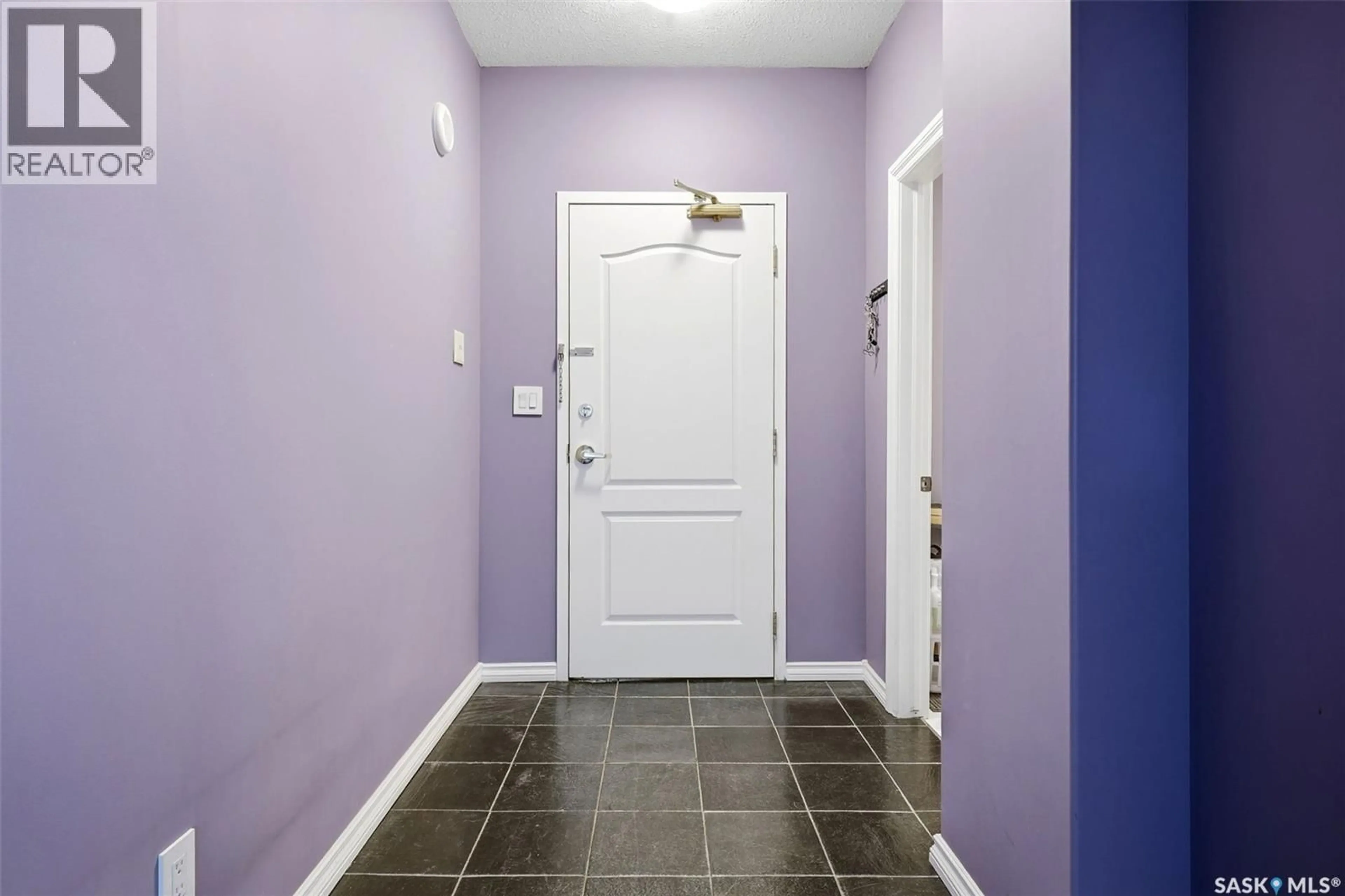 Indoor entryway for 1901 - 805 VICTORIA AVENUE, Regina Saskatchewan S4P3R4