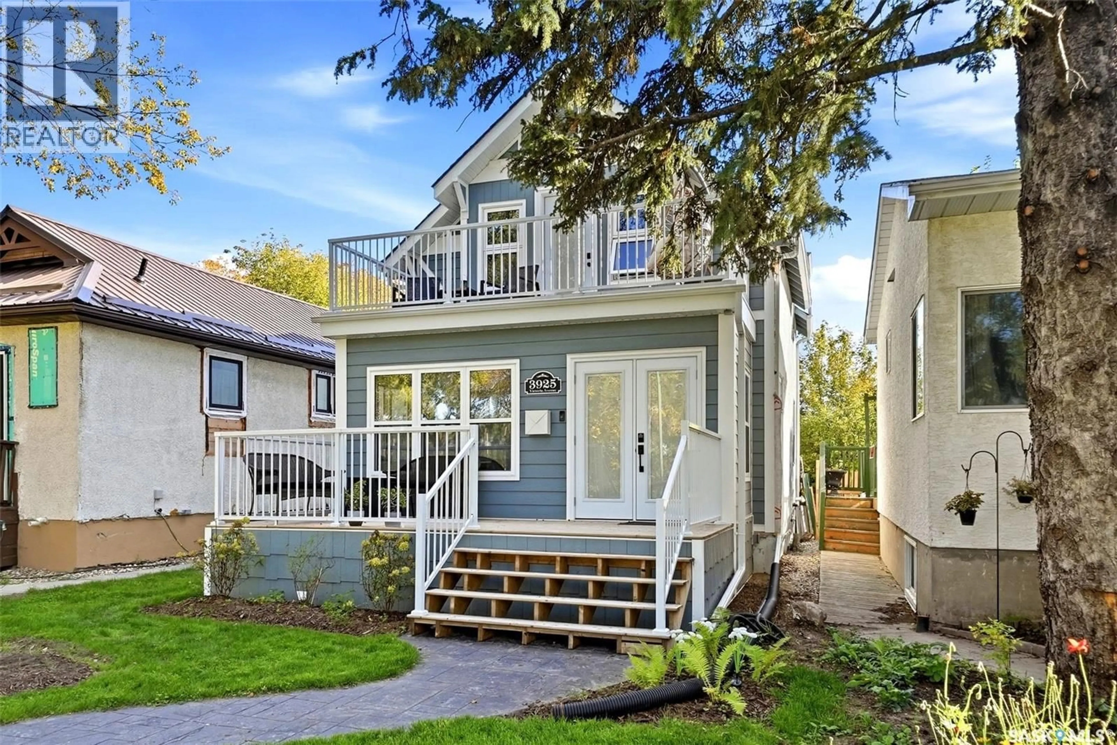 Home with vinyl exterior material, street for 3925 VICTORIA AVENUE, Regina Saskatchewan S4T1M7