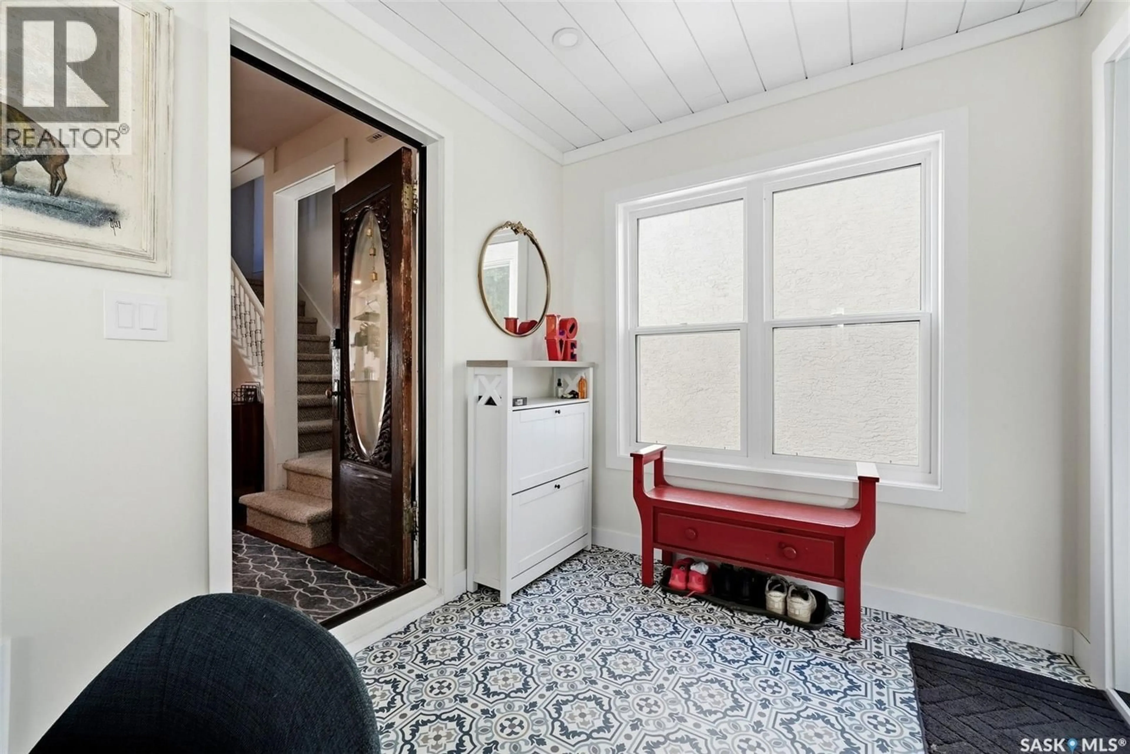Indoor entryway for 3925 VICTORIA AVENUE, Regina Saskatchewan S4T1M7