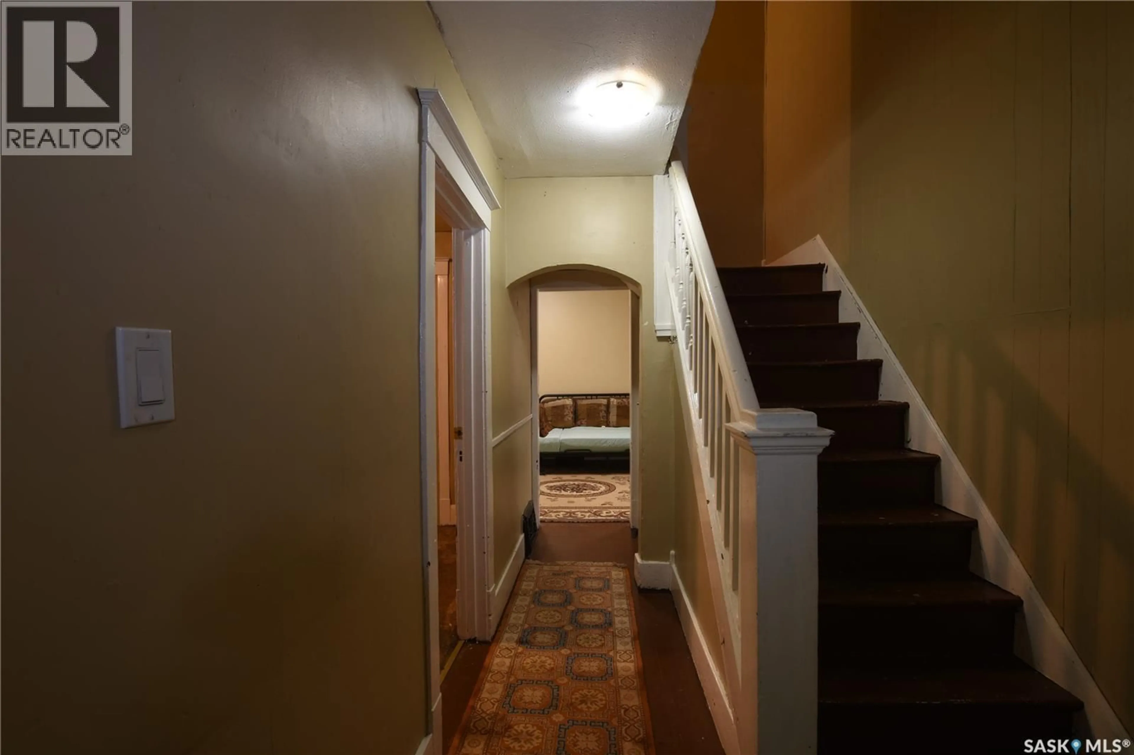 Indoor foyer for 1818 OTTAWA STREET, Regina Saskatchewan S4P1P4