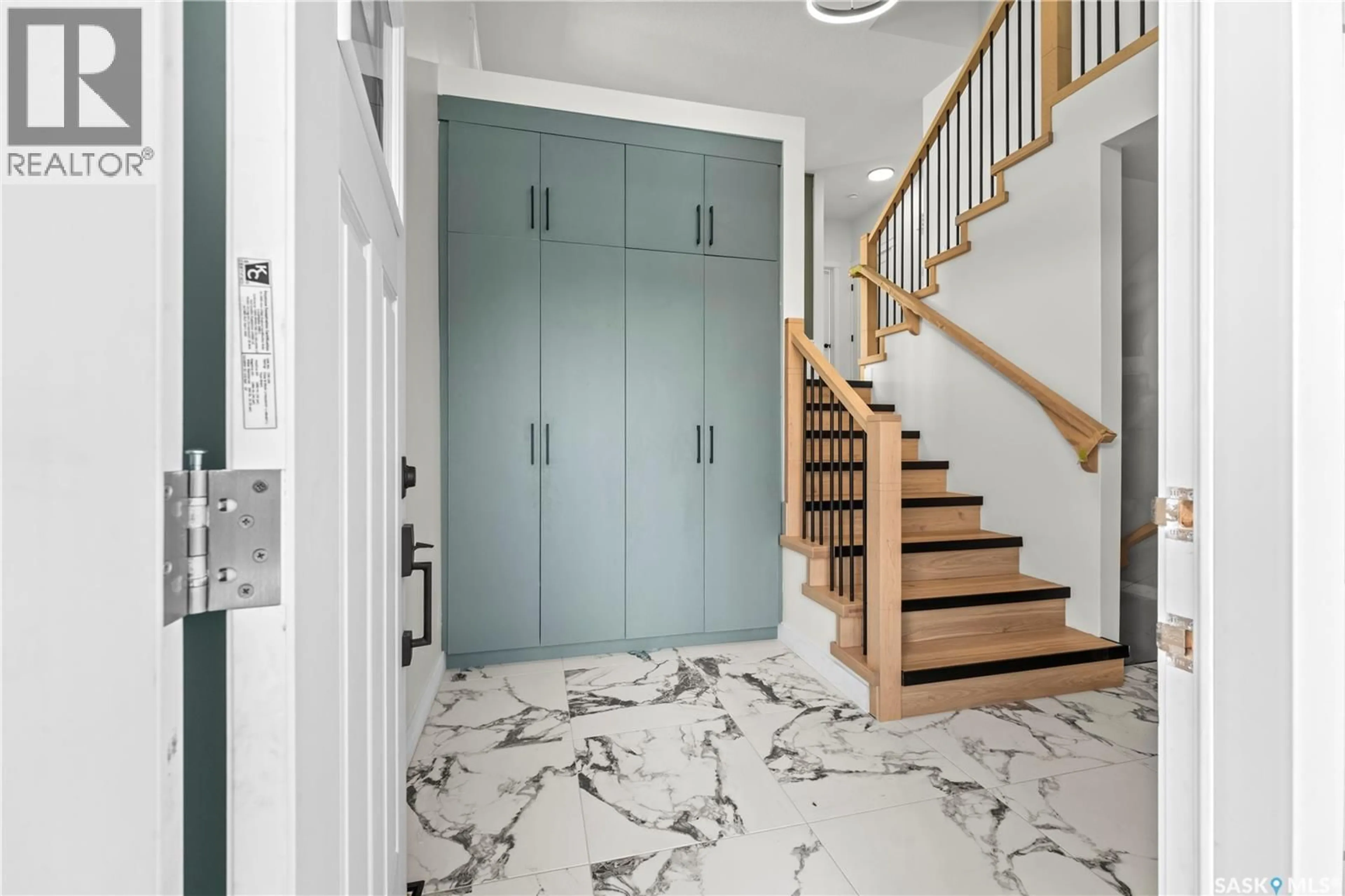 Indoor entryway for 859 NIGHTINGALE ROAD, Saskatoon Saskatchewan S7L7R5