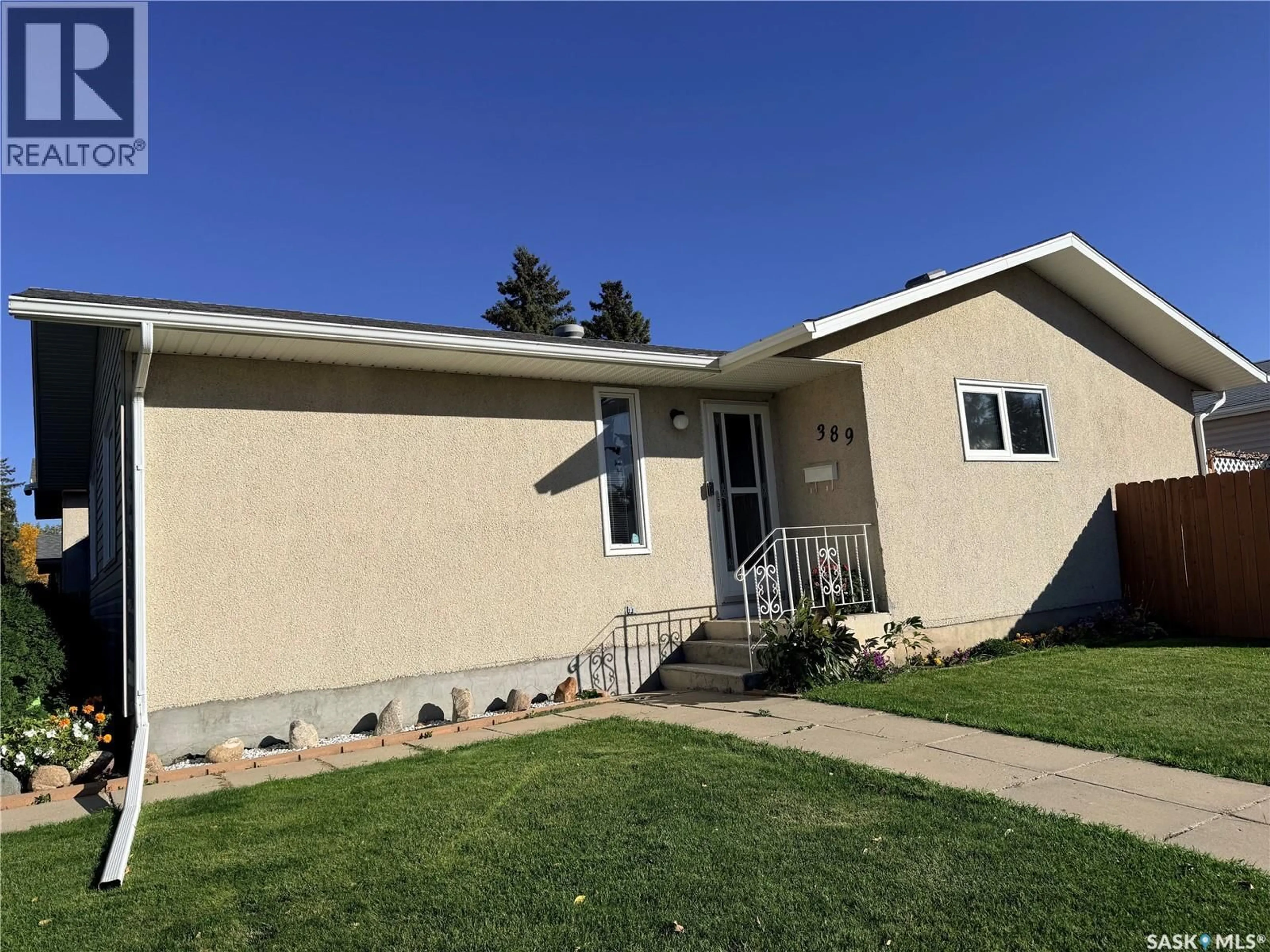 Home with vinyl exterior material, street for 389 MEIGHEN CRESCENT, Saskatoon Saskatchewan S7L4W6