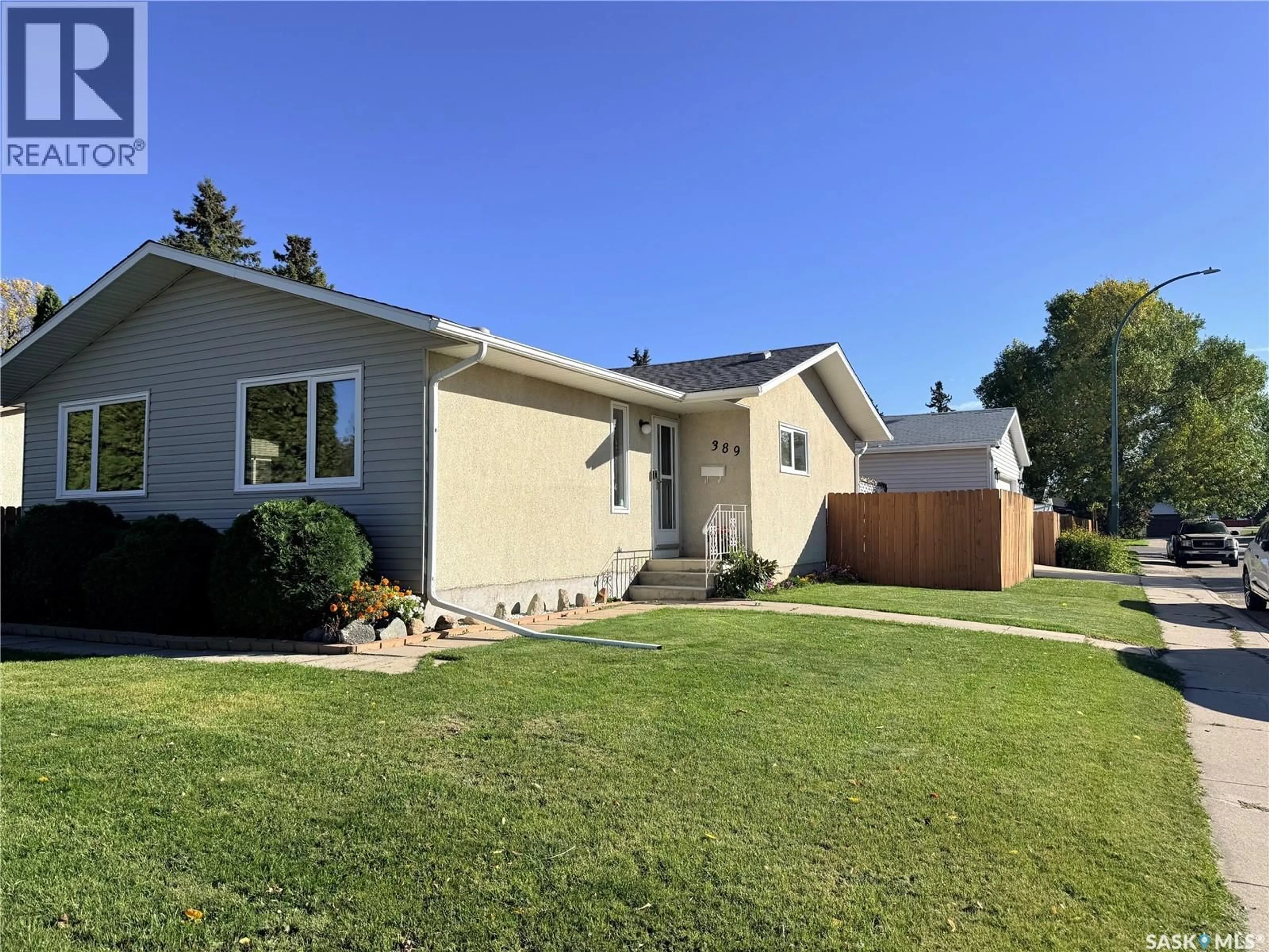 A pic from outside/outdoor area/front of a property/back of a property/a pic from drone, street for 389 MEIGHEN CRESCENT, Saskatoon Saskatchewan S7L4W6