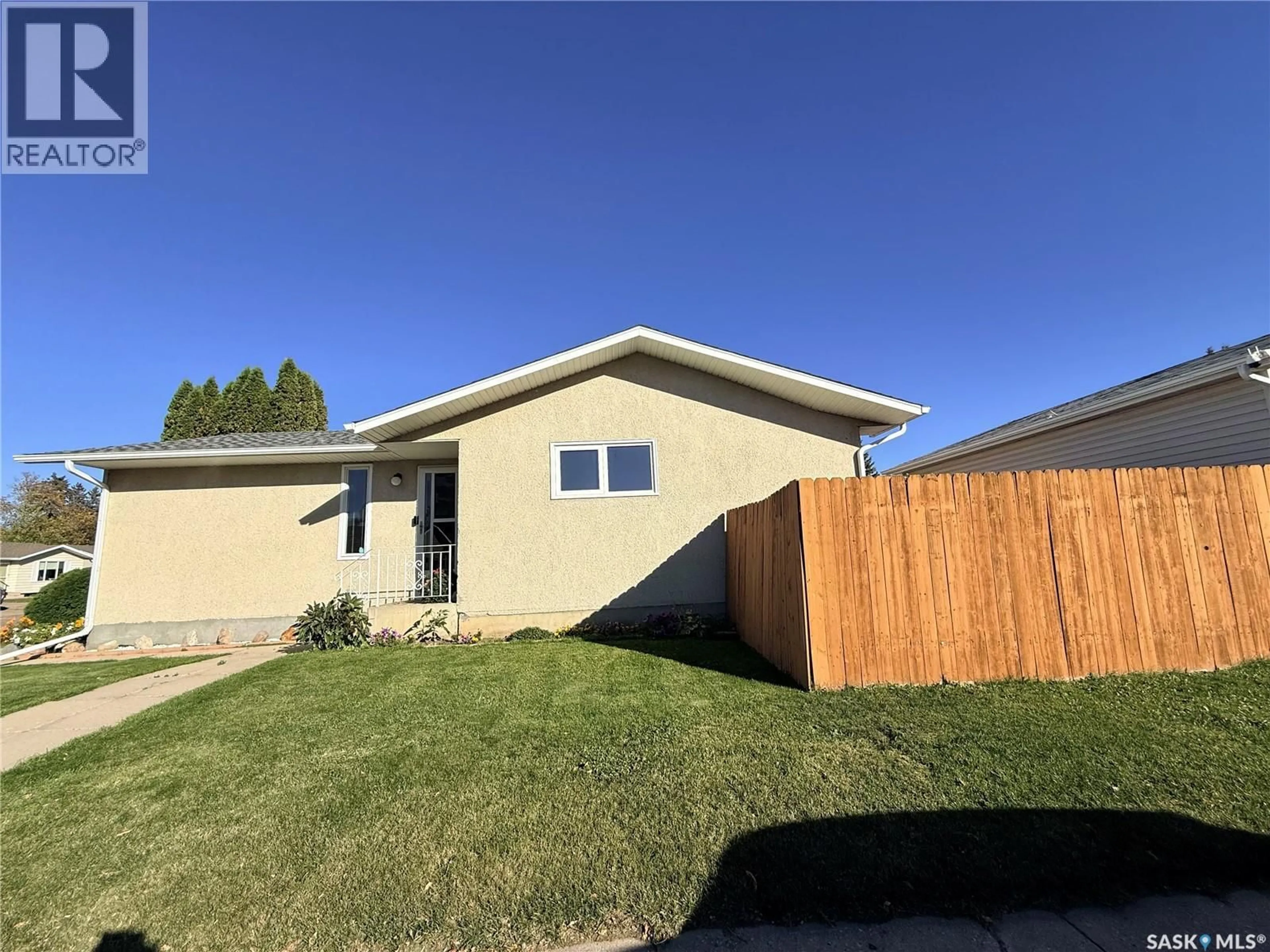 Home with vinyl exterior material, unknown for 389 MEIGHEN CRESCENT, Saskatoon Saskatchewan S7L4W6
