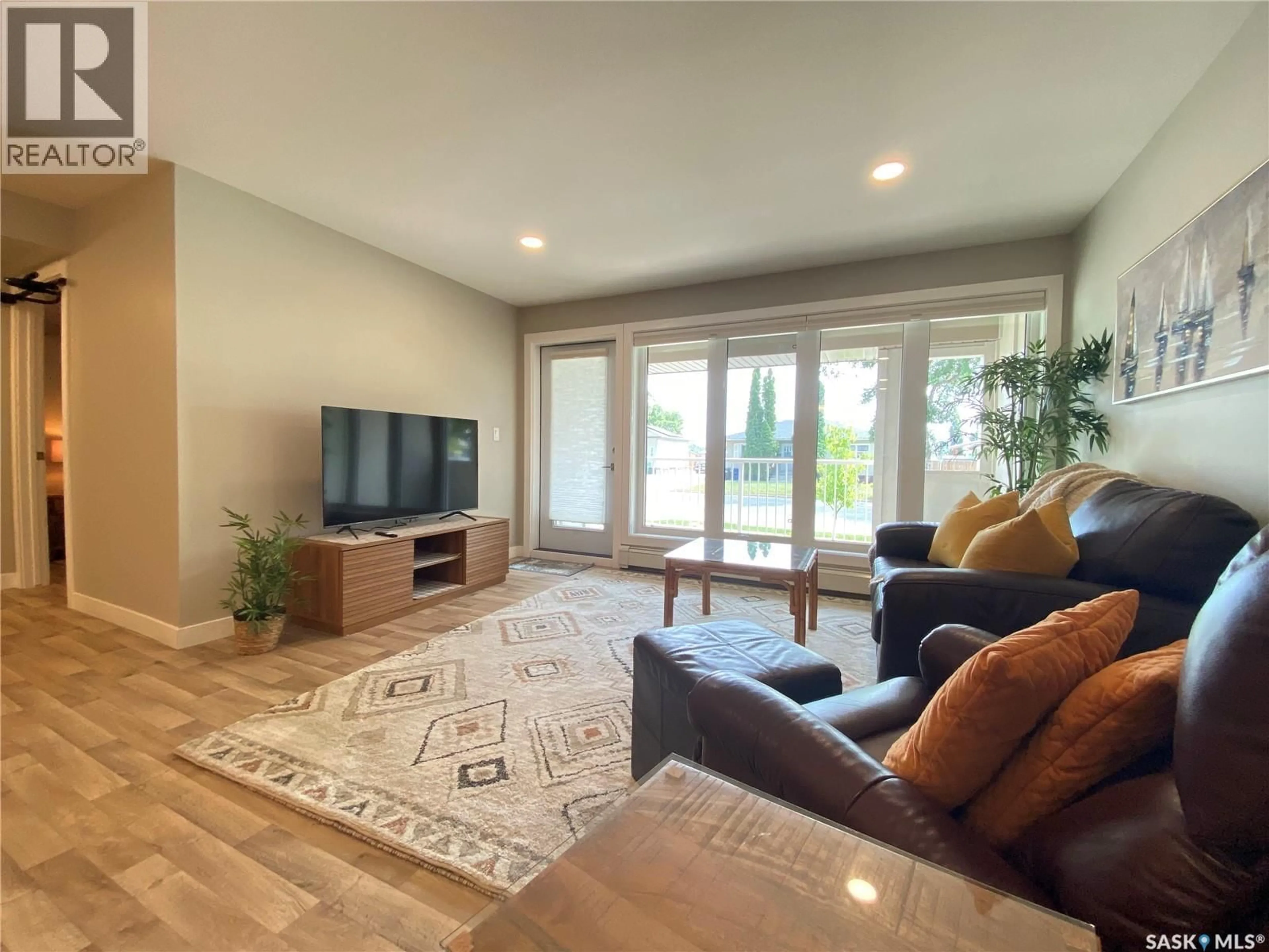 Living room with furniture, unknown for 105 - 318 108TH STREET, Saskatoon Saskatchewan S7N1P8